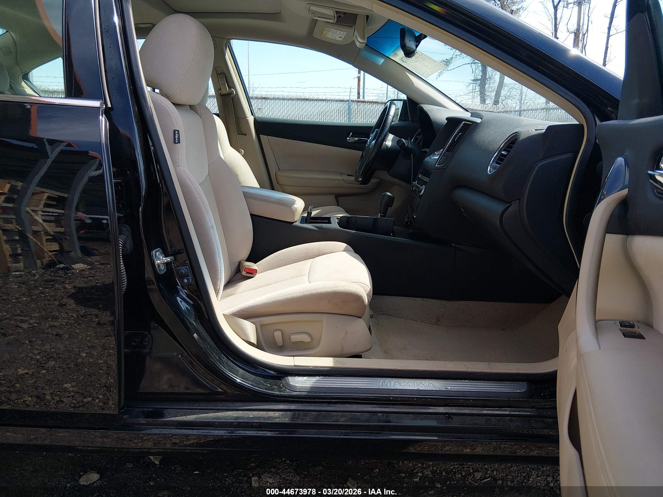 NISSAN MAXIMA image 5