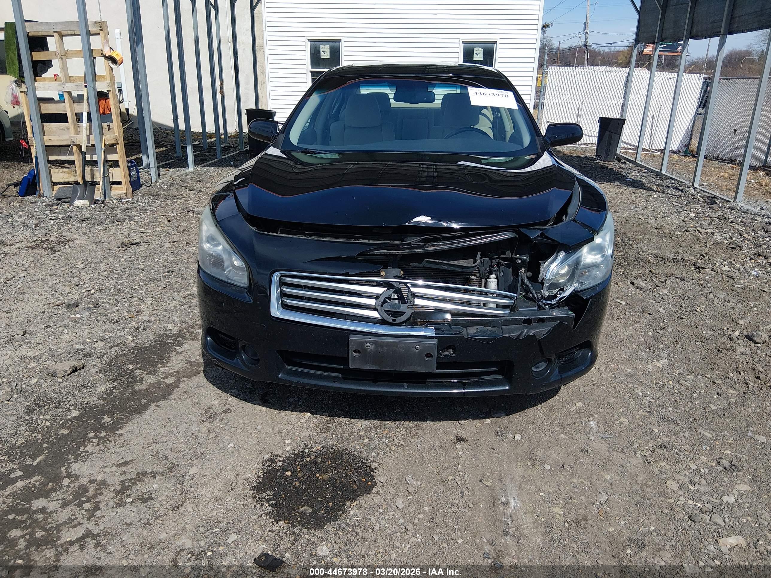 NISSAN MAXIMA image 6