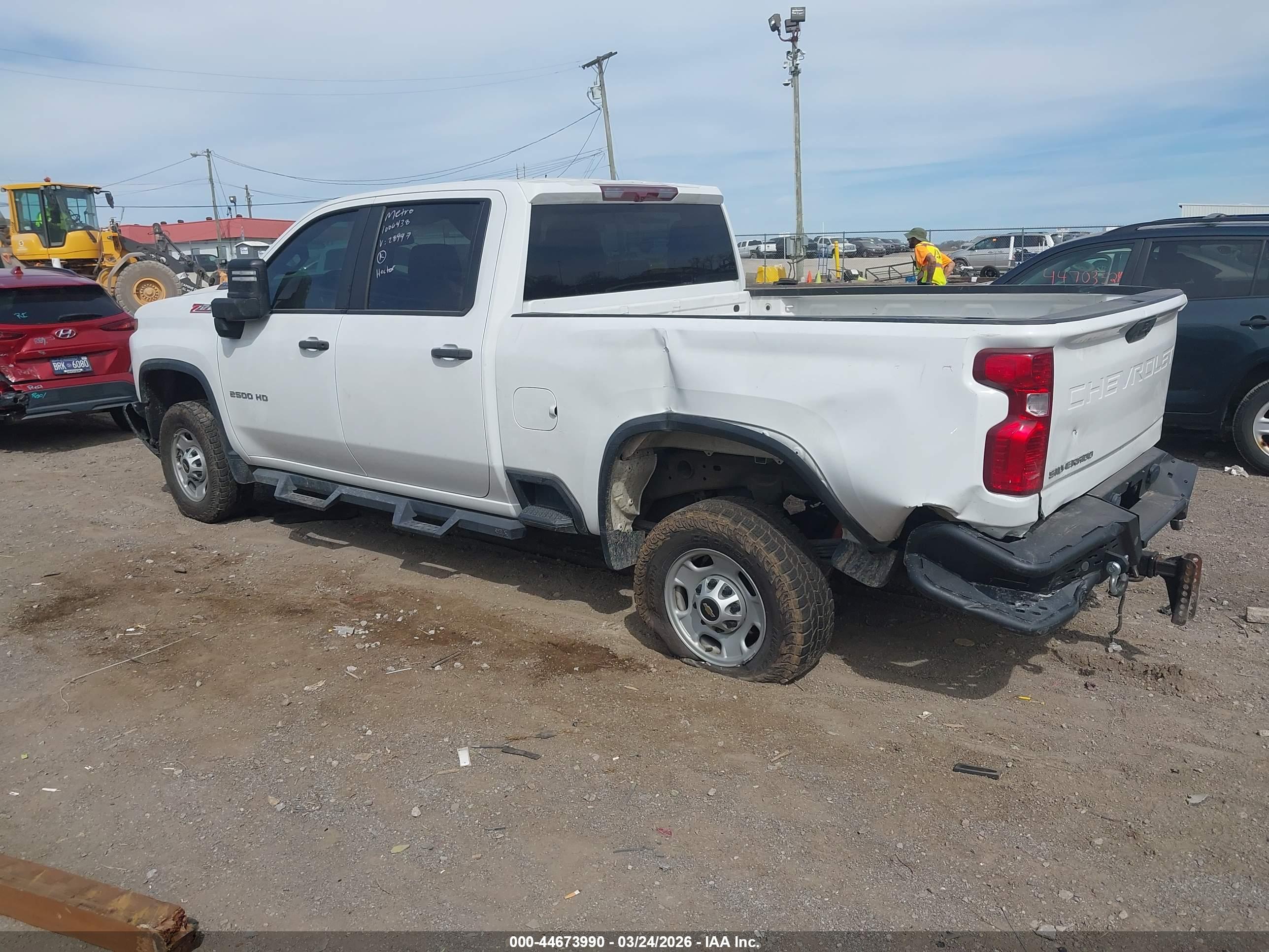 CHEVROLET SILVERADO image 3