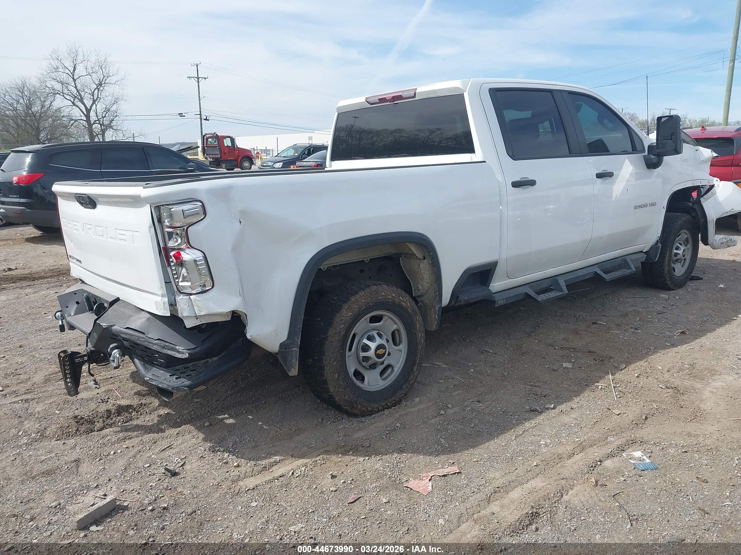 CHEVROLET SILVERADO image 4