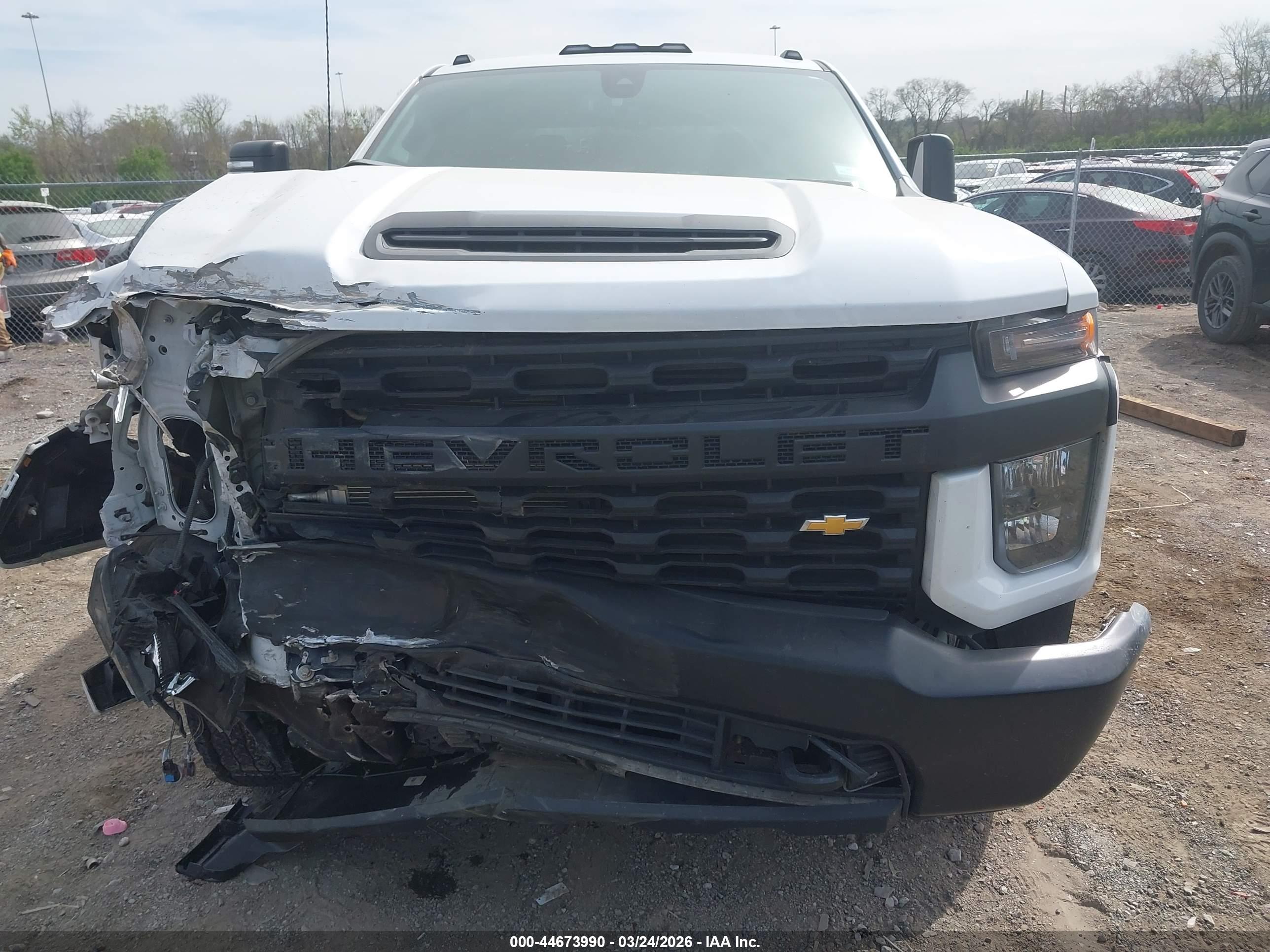 CHEVROLET SILVERADO image 6