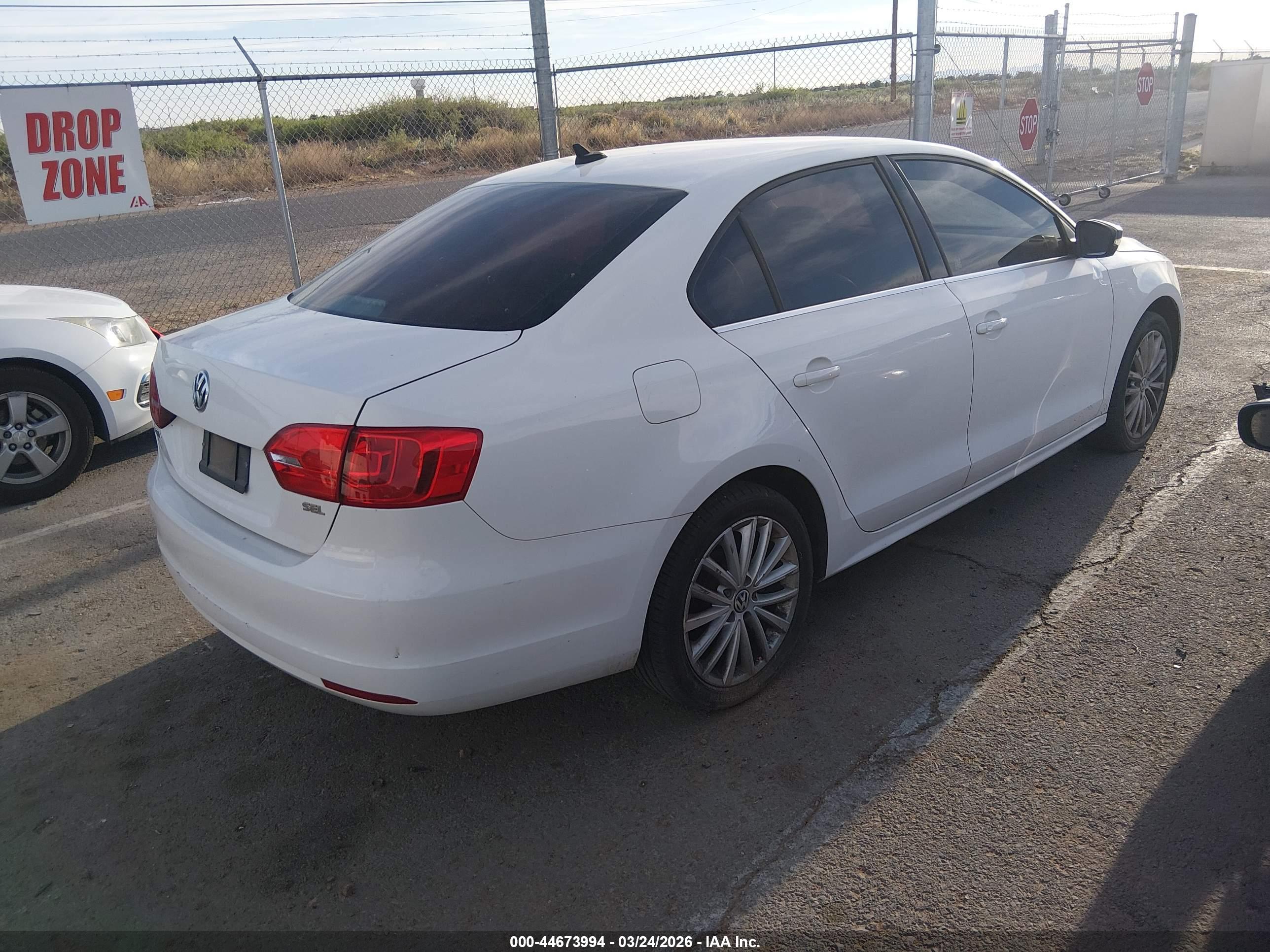 VOLKSWAGEN JETTA image 4