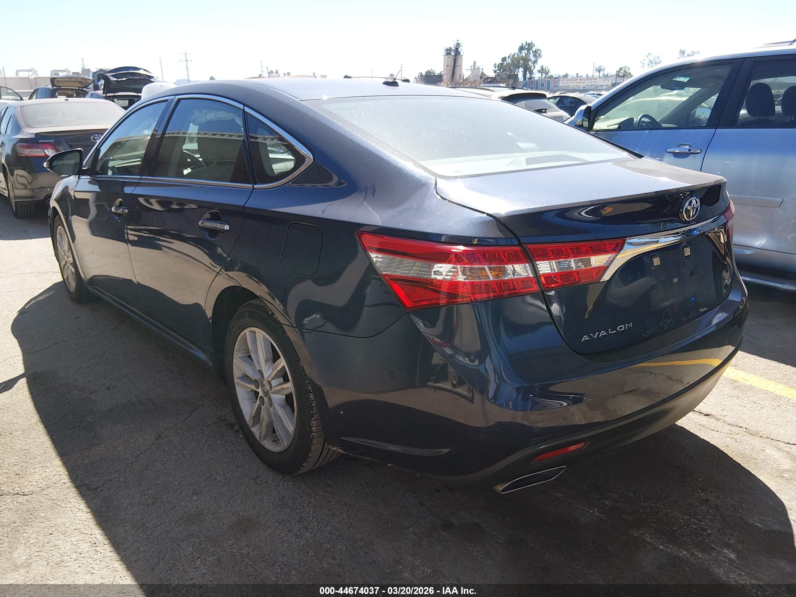 TOYOTA AVALON image 3