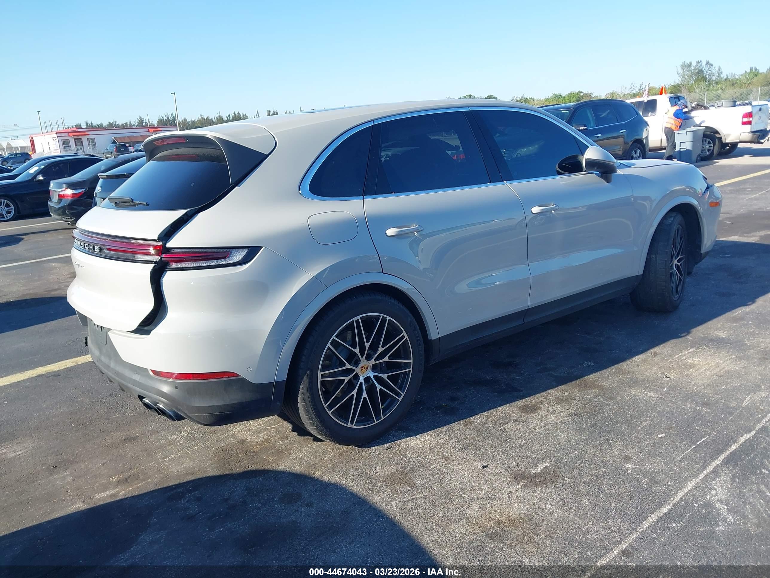 PORSCHE CAYENNE image 4