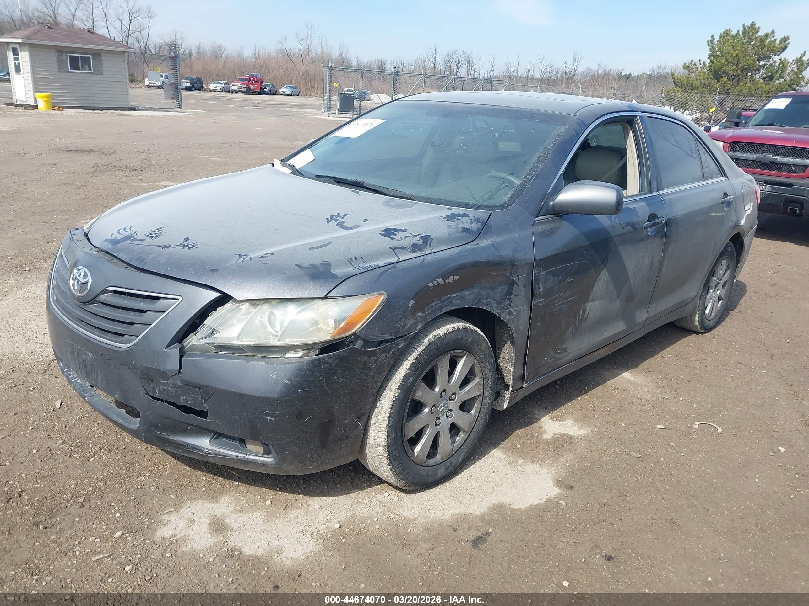 TOYOTA CAMRY image 2