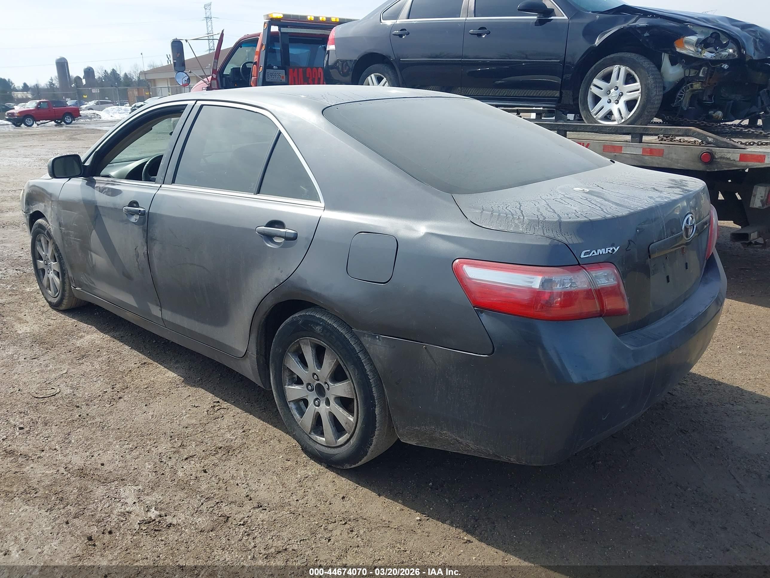 TOYOTA CAMRY image 3