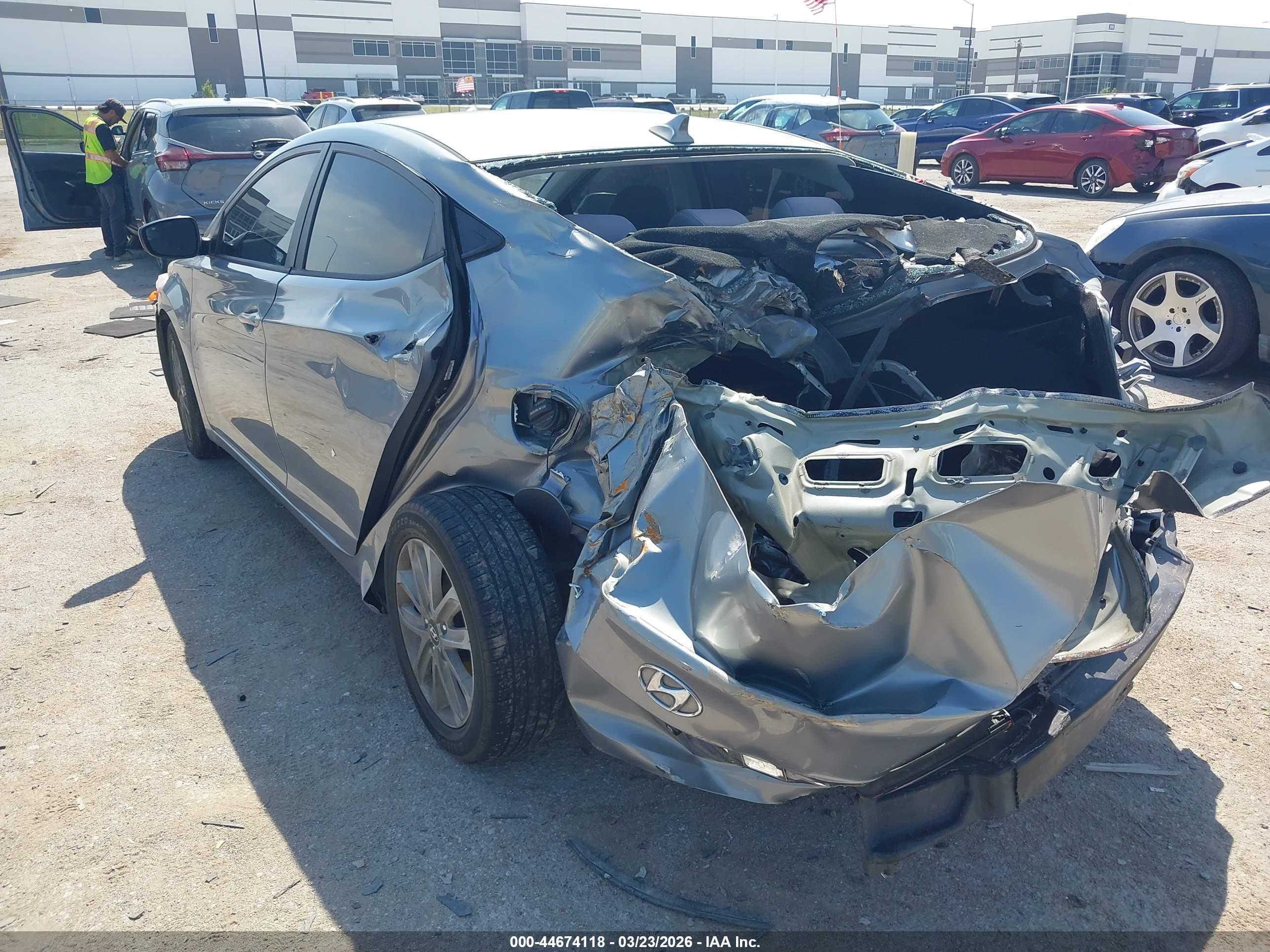 HYUNDAI ELANTRA image 3