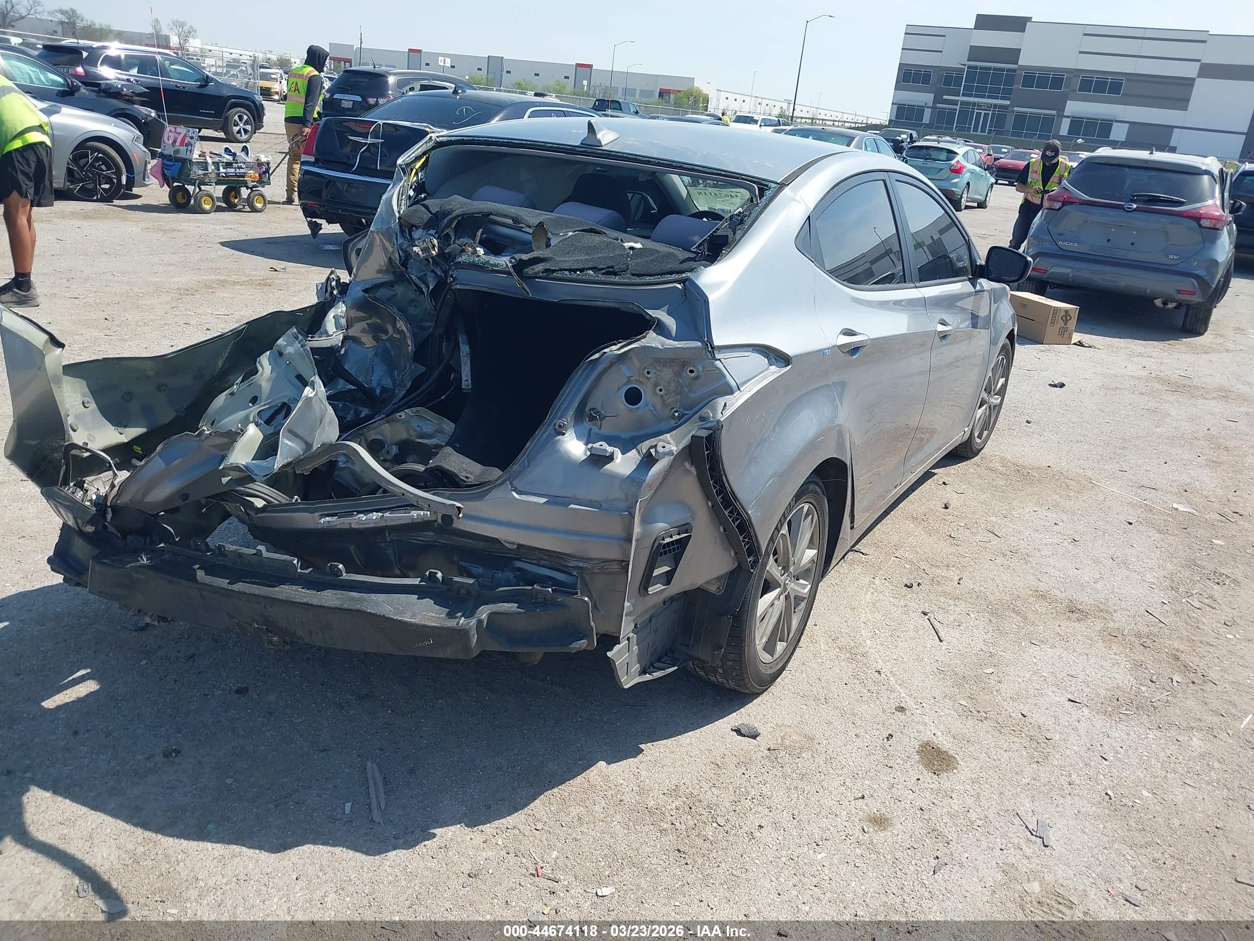 HYUNDAI ELANTRA image 4