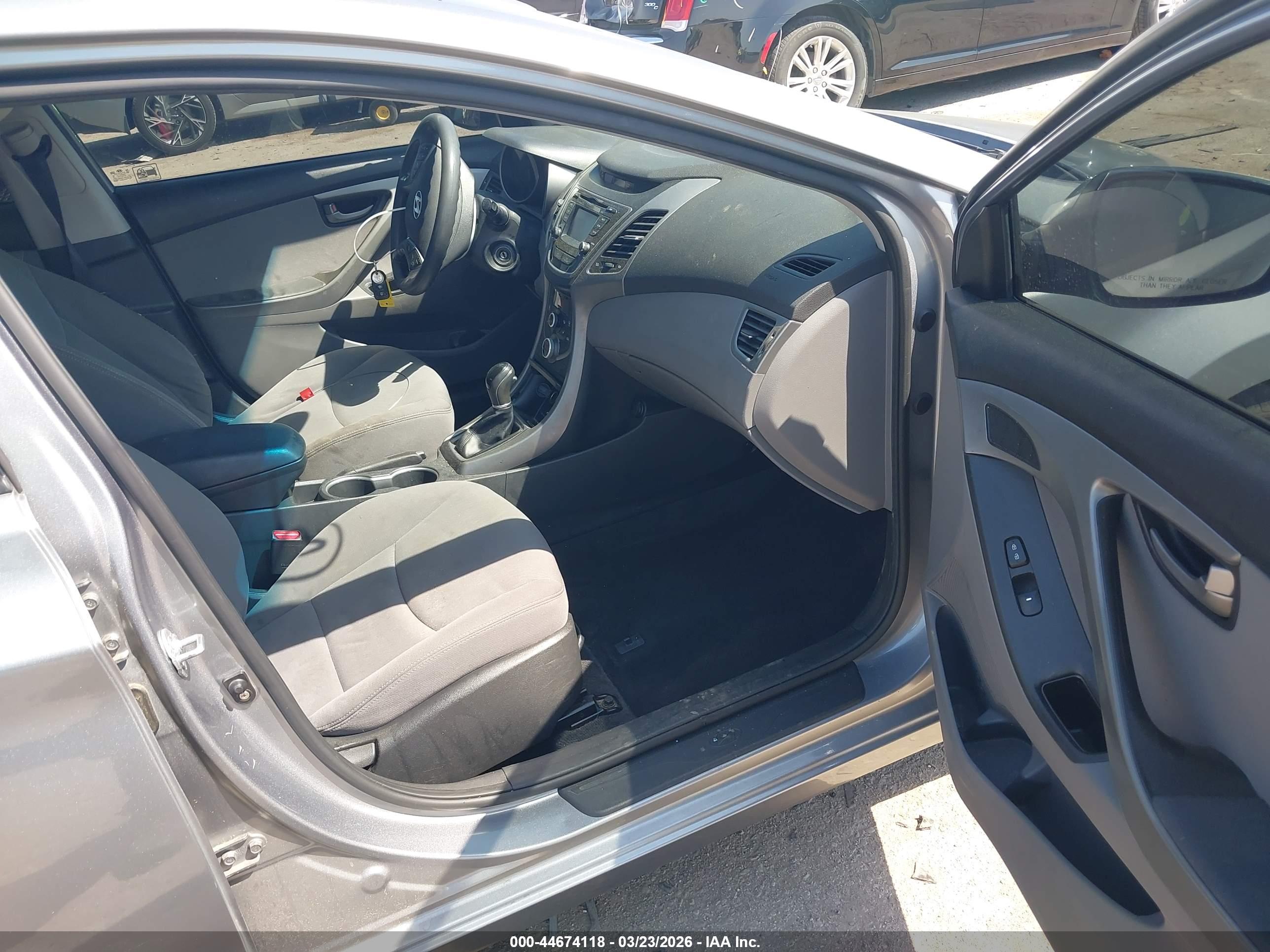 HYUNDAI ELANTRA image 5