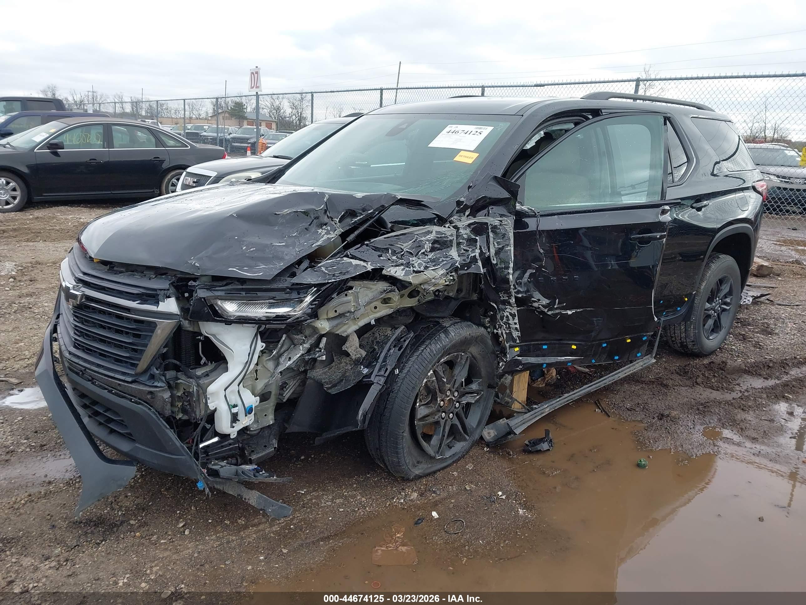 CHEVROLET TRAVERSE image 2