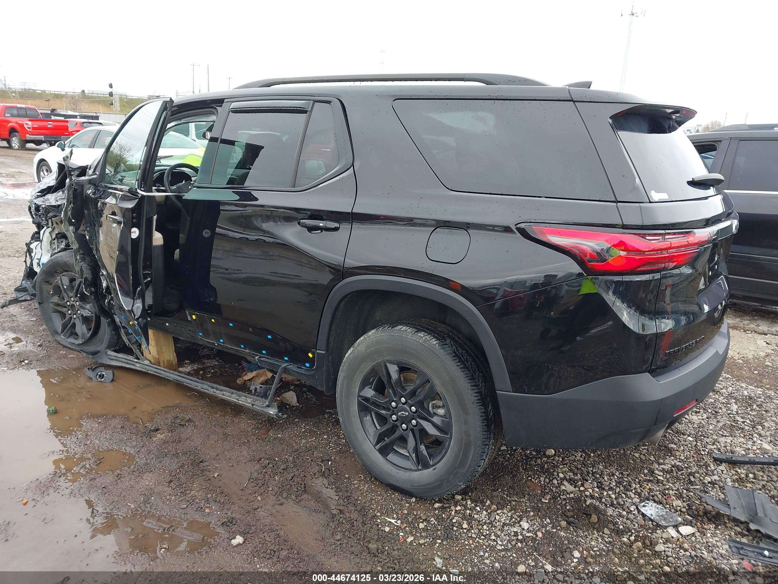 CHEVROLET TRAVERSE image 3