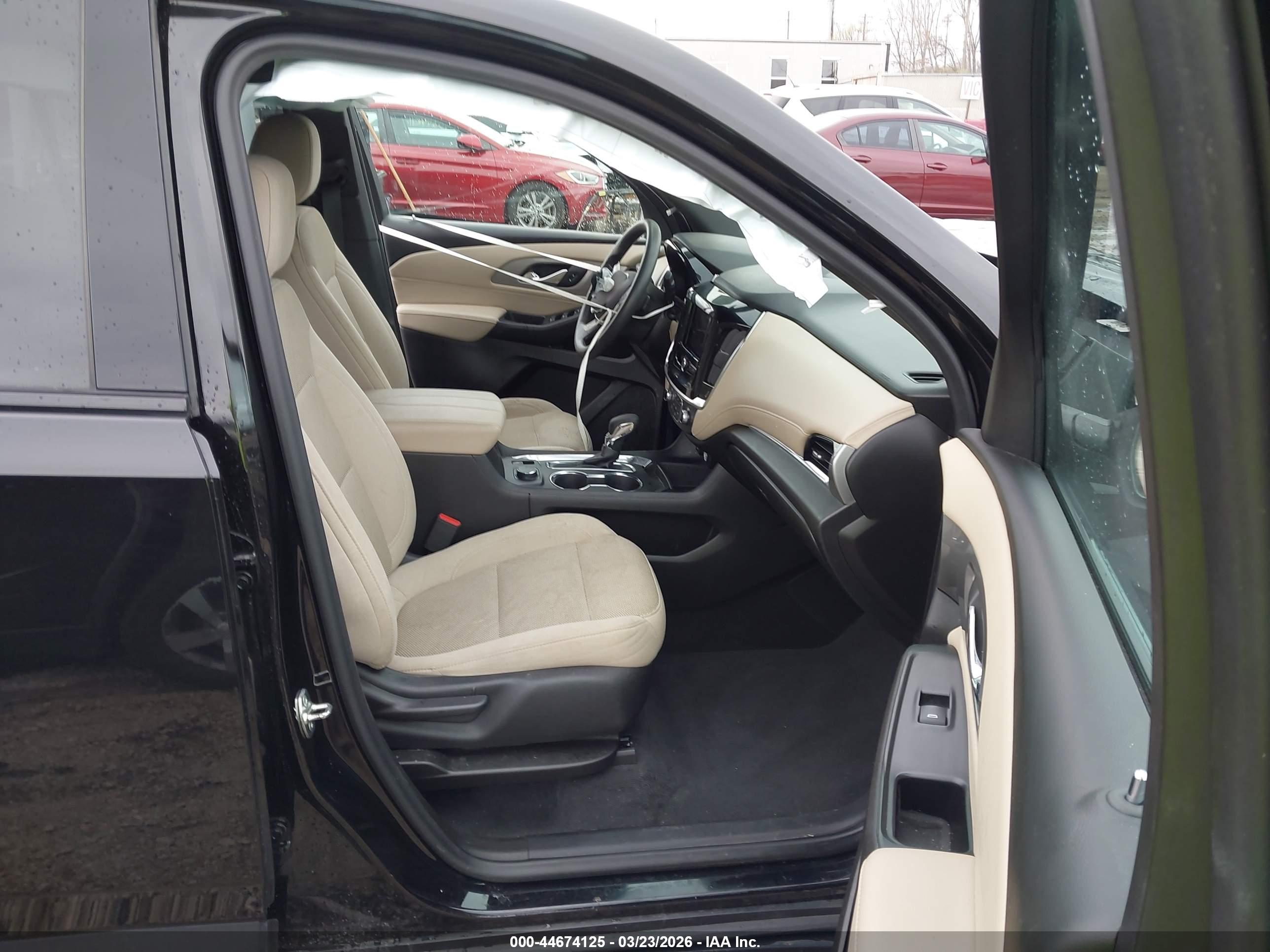 CHEVROLET TRAVERSE image 5