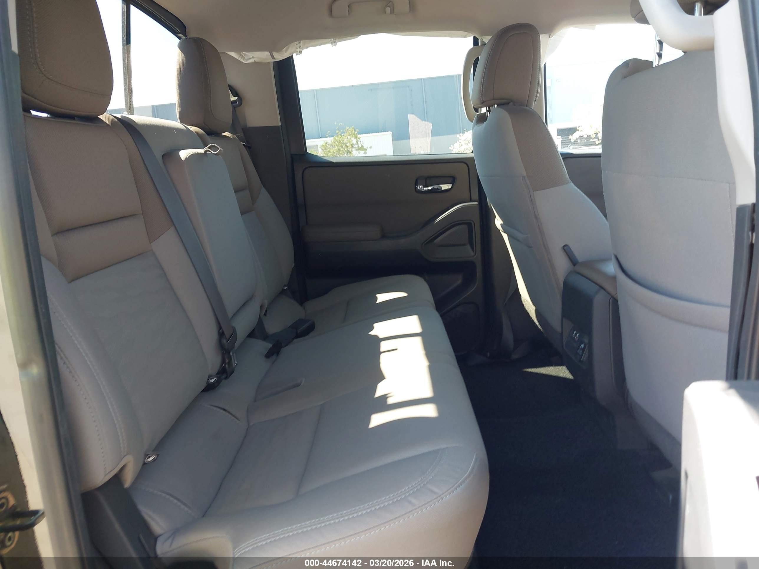NISSAN FRONTIER image 8