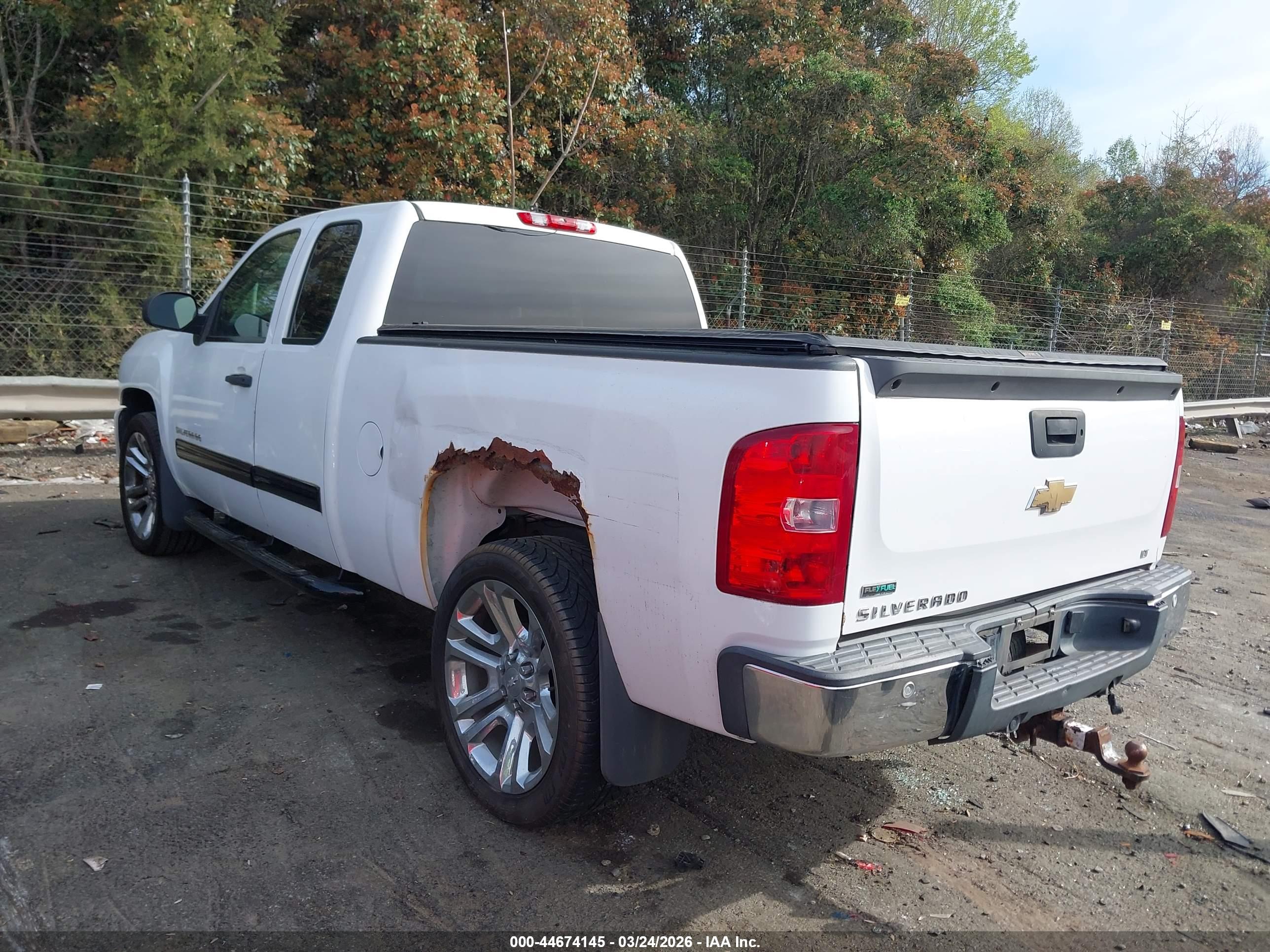 CHEVROLET SILVERADO image 3