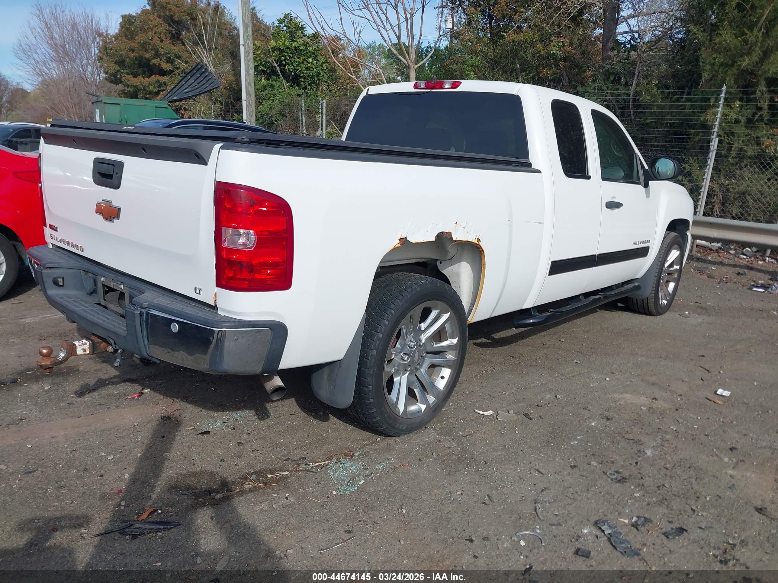 CHEVROLET SILVERADO image 4