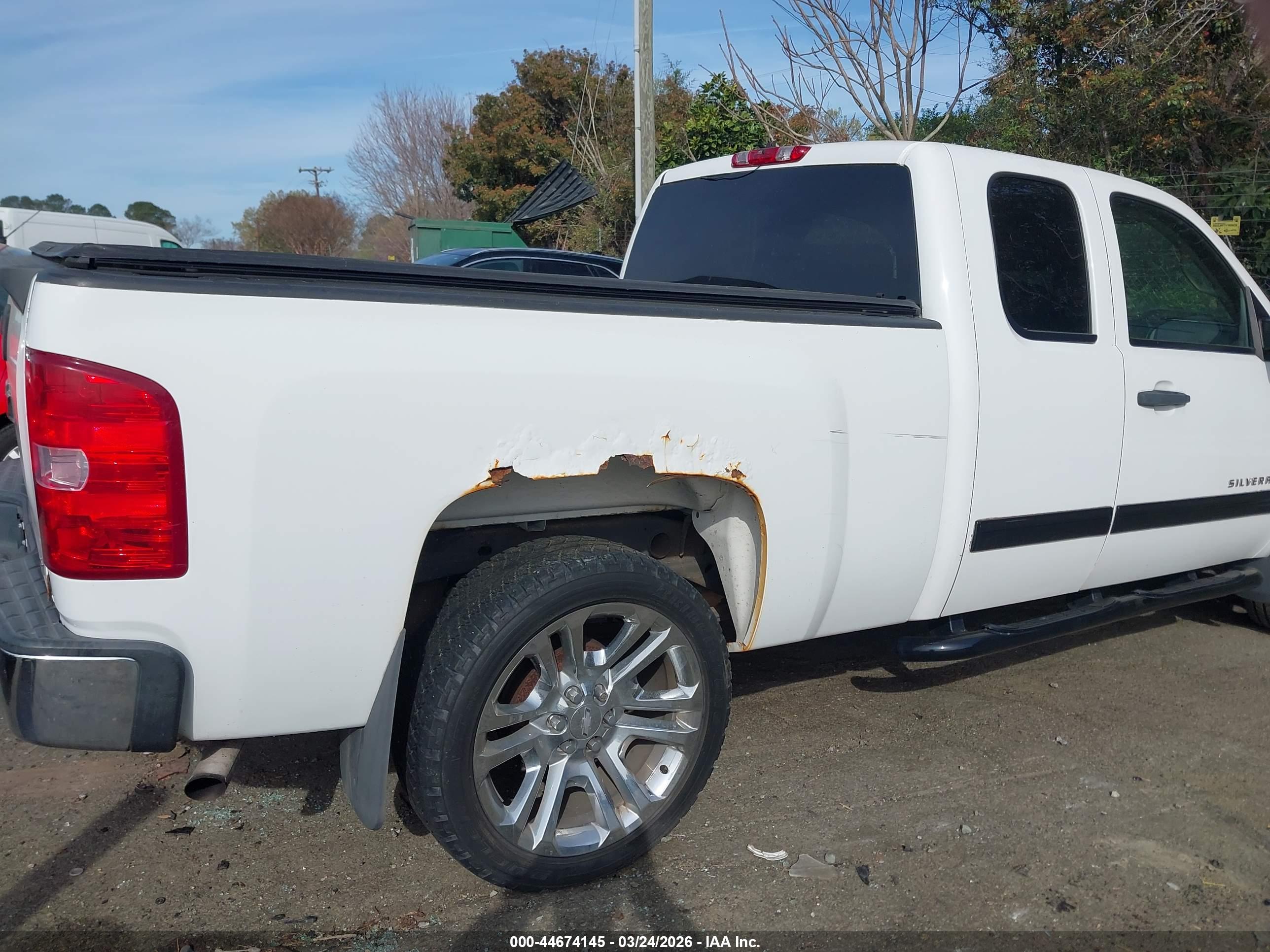 CHEVROLET SILVERADO image 6