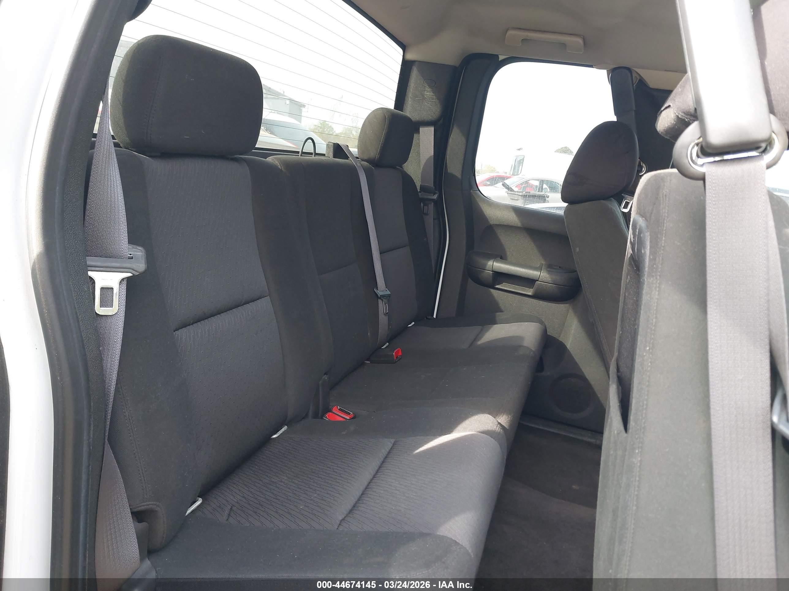 CHEVROLET SILVERADO image 8