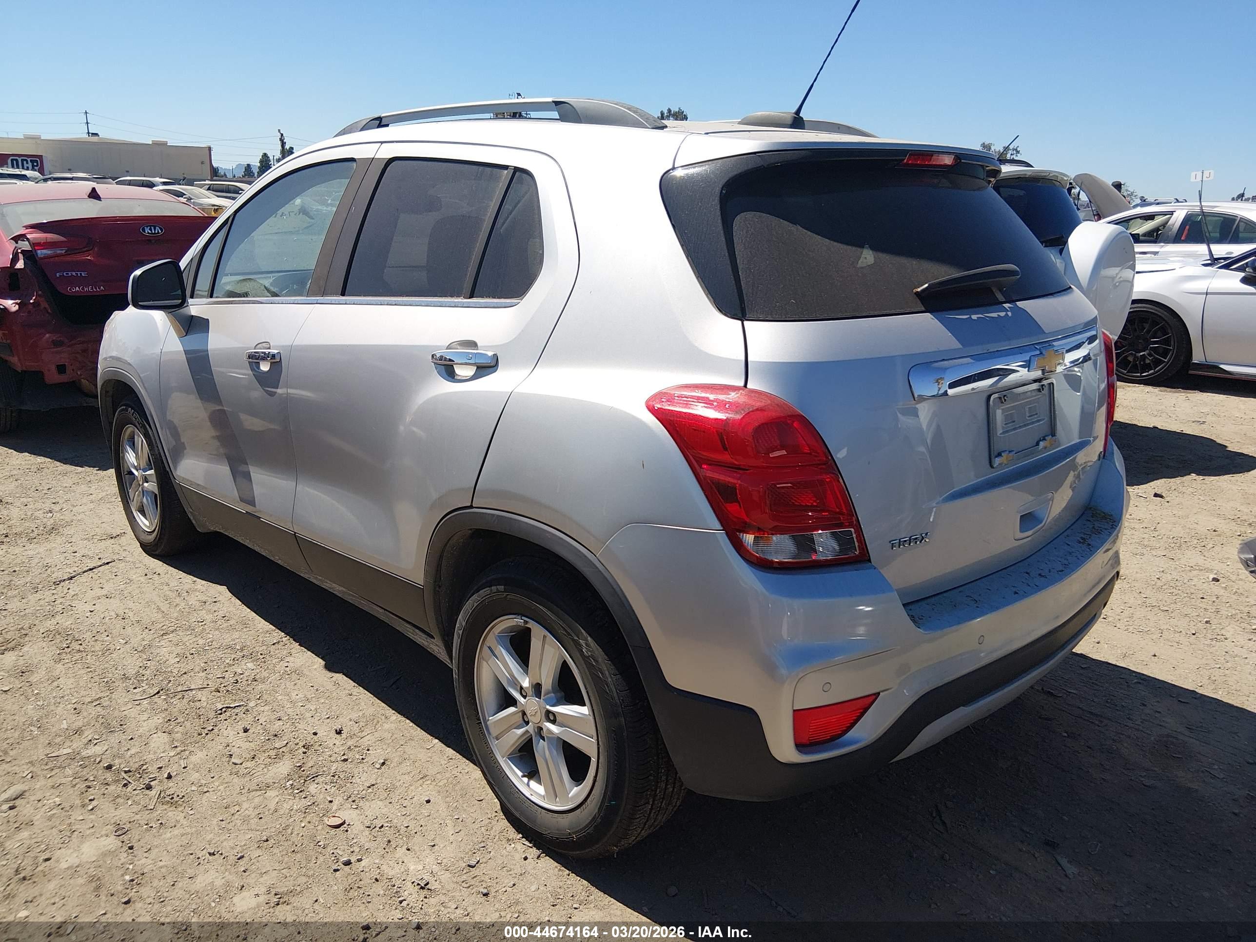 CHEVROLET TRAX image 3