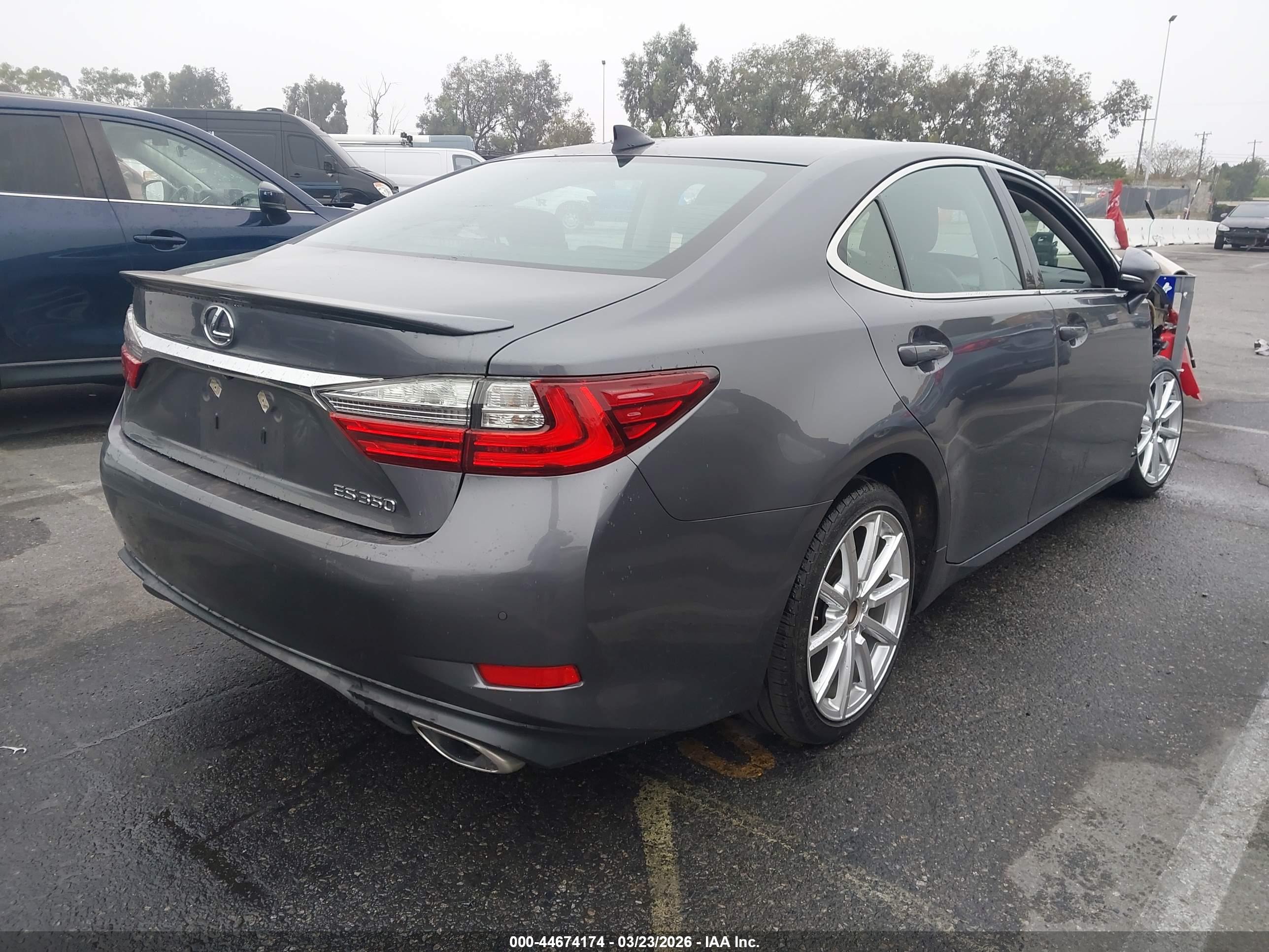 LEXUS ES image 4