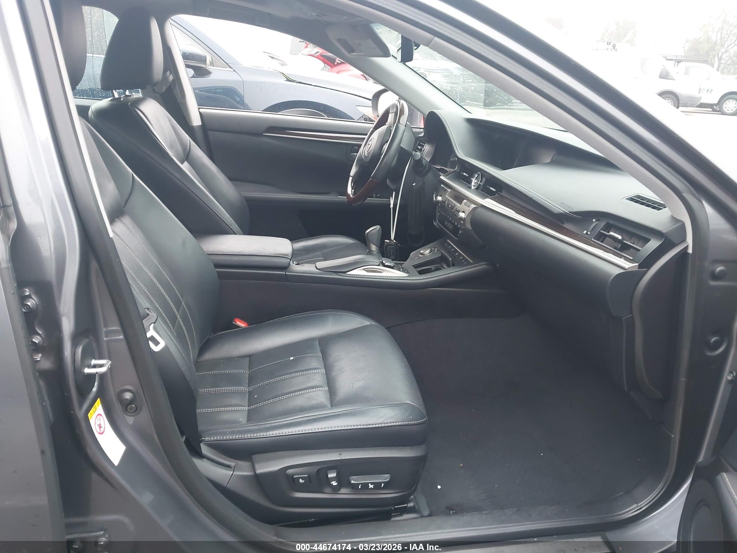 LEXUS ES image 5