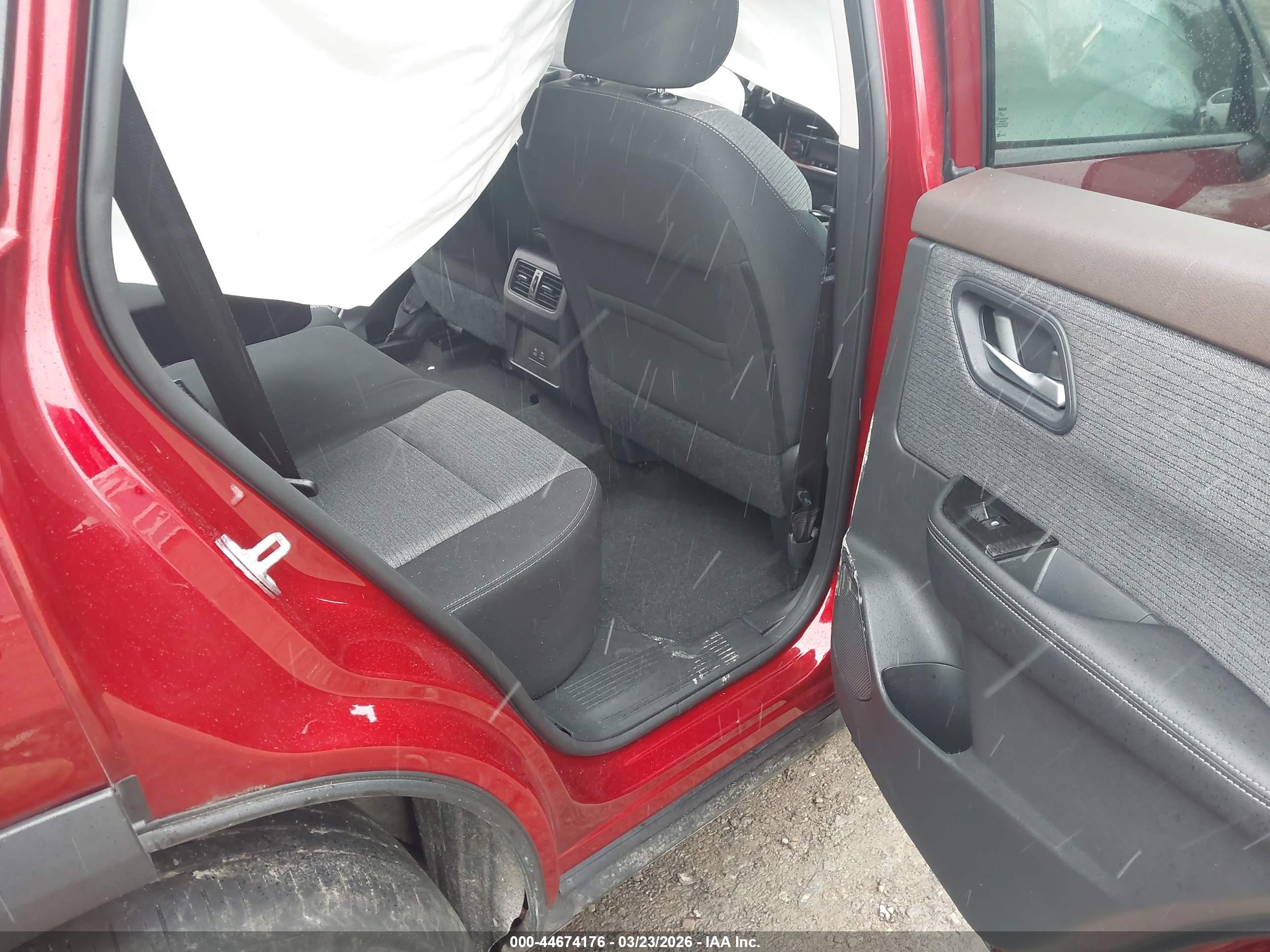 NISSAN ROGUE image 8