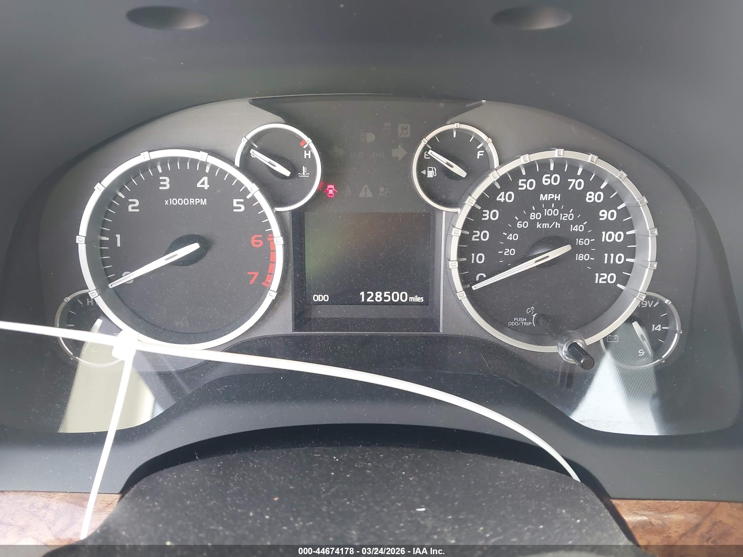 TOYOTA TUNDRA image 7