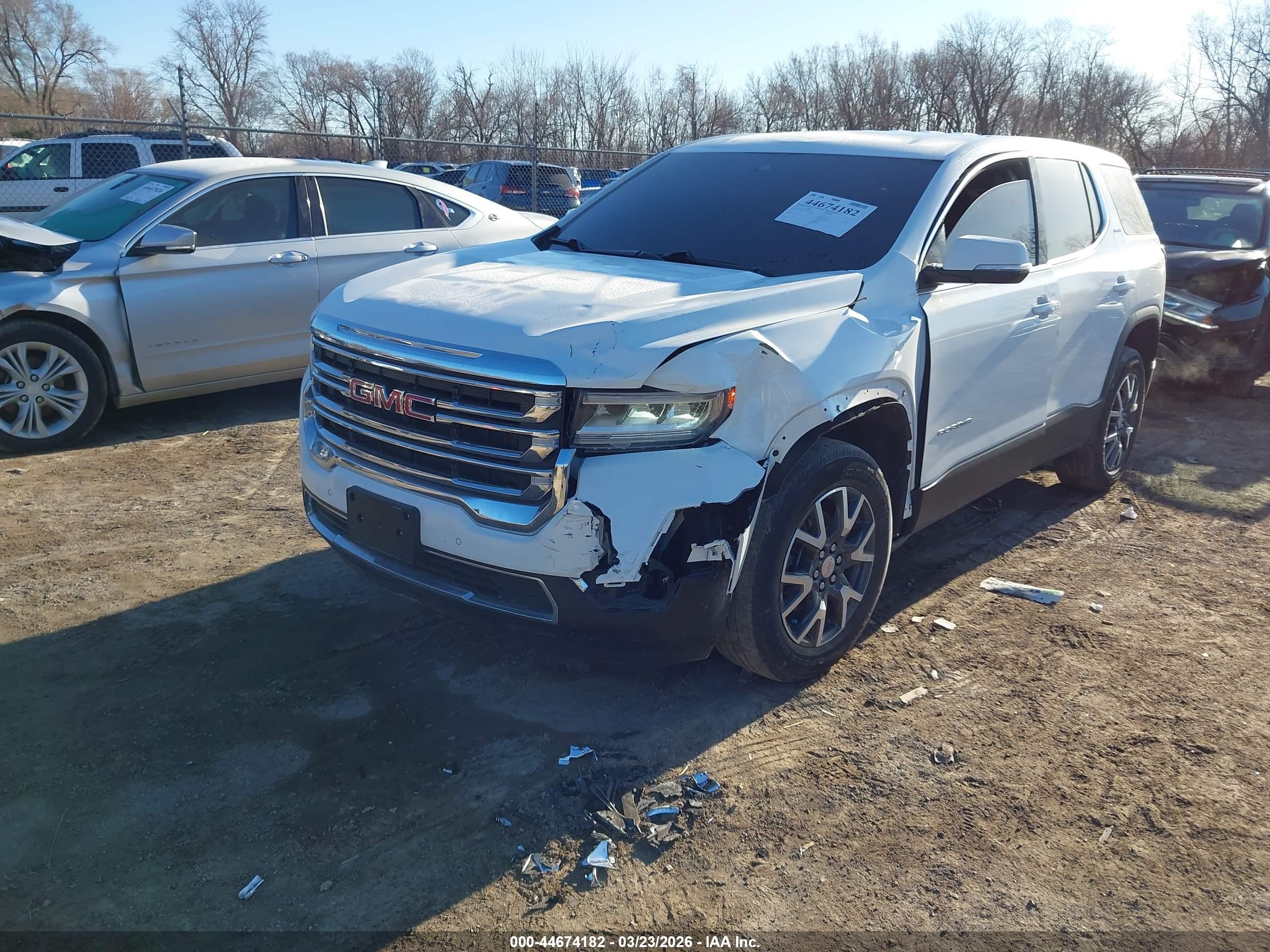 GMC ACADIA image 2