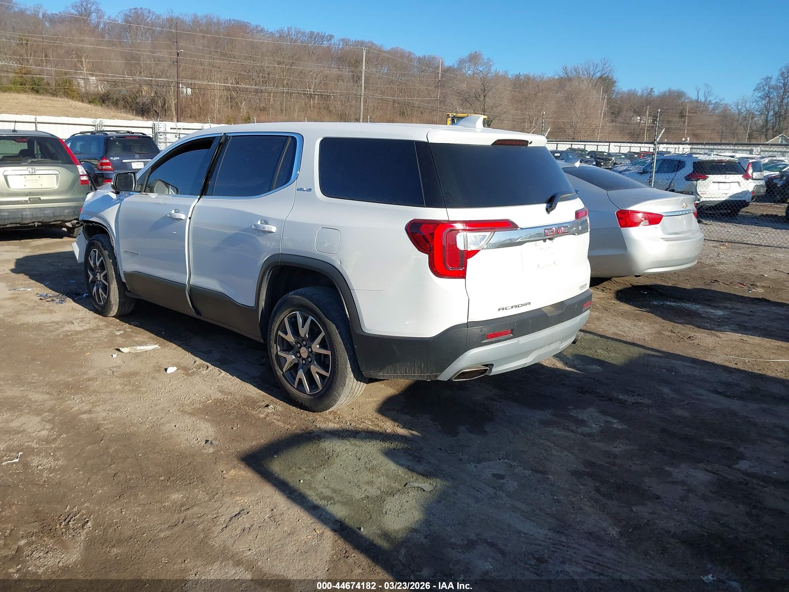GMC ACADIA image 3