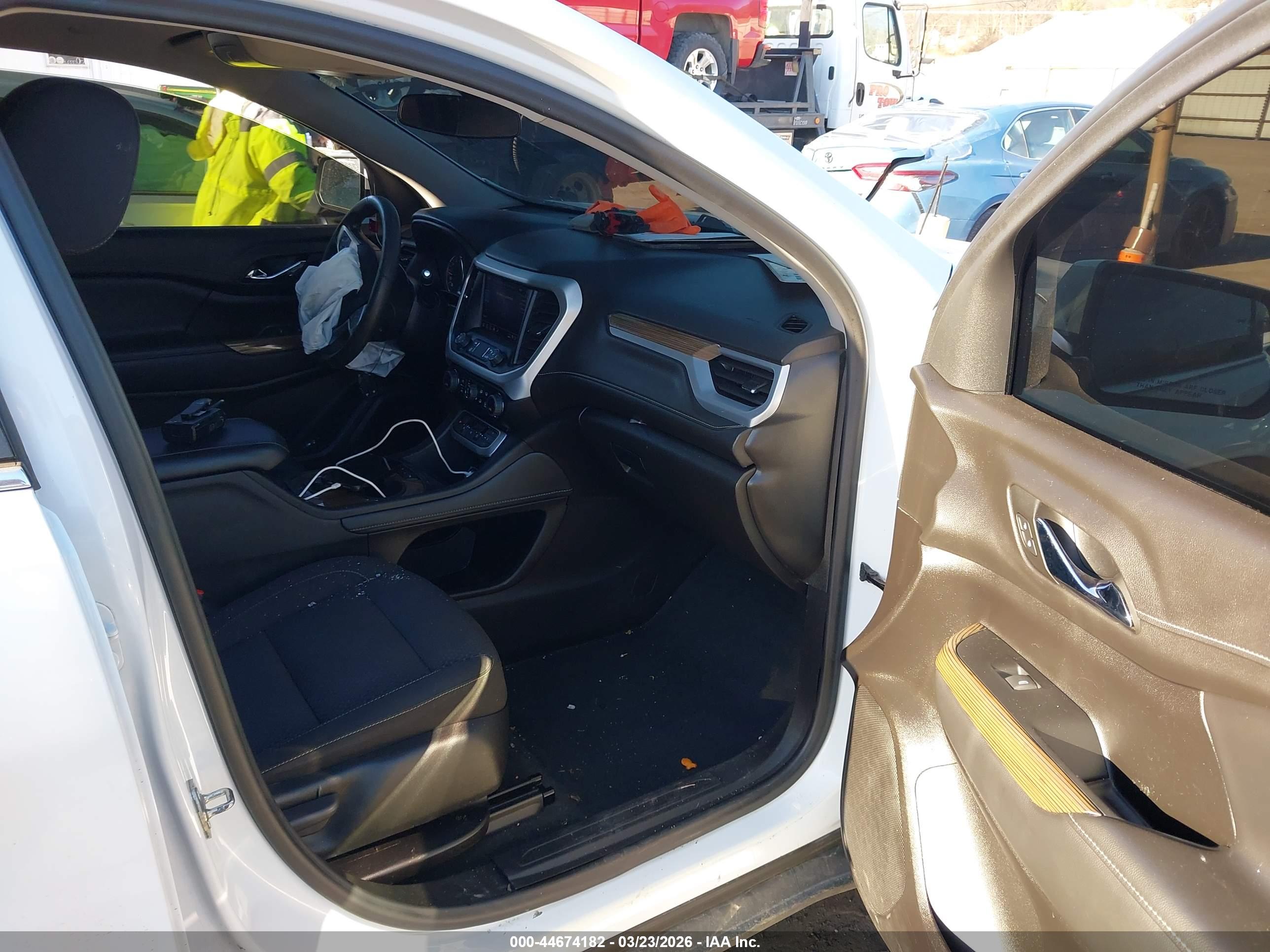 GMC ACADIA image 5