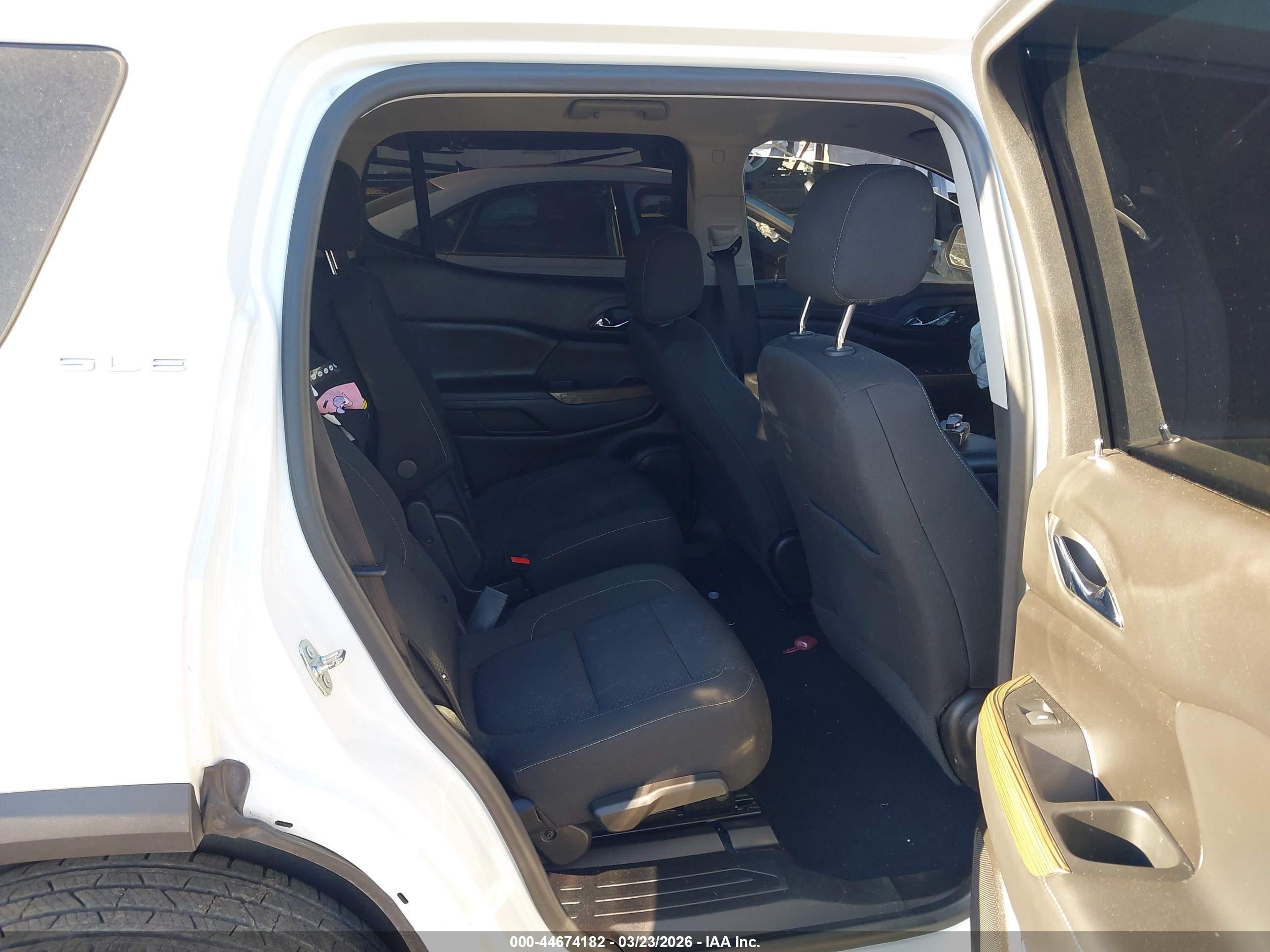 GMC ACADIA image 8