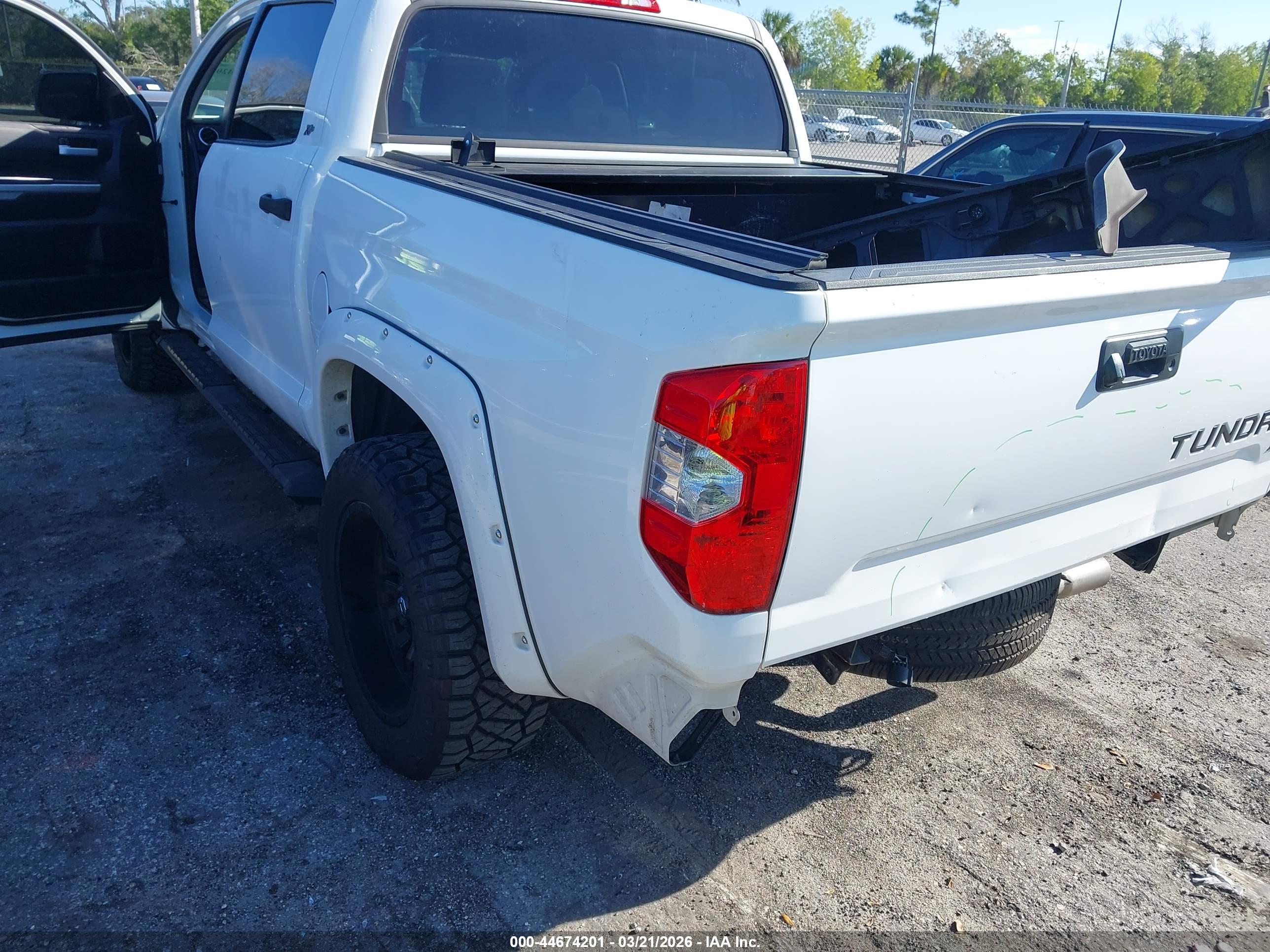 TOYOTA TUNDRA image 6