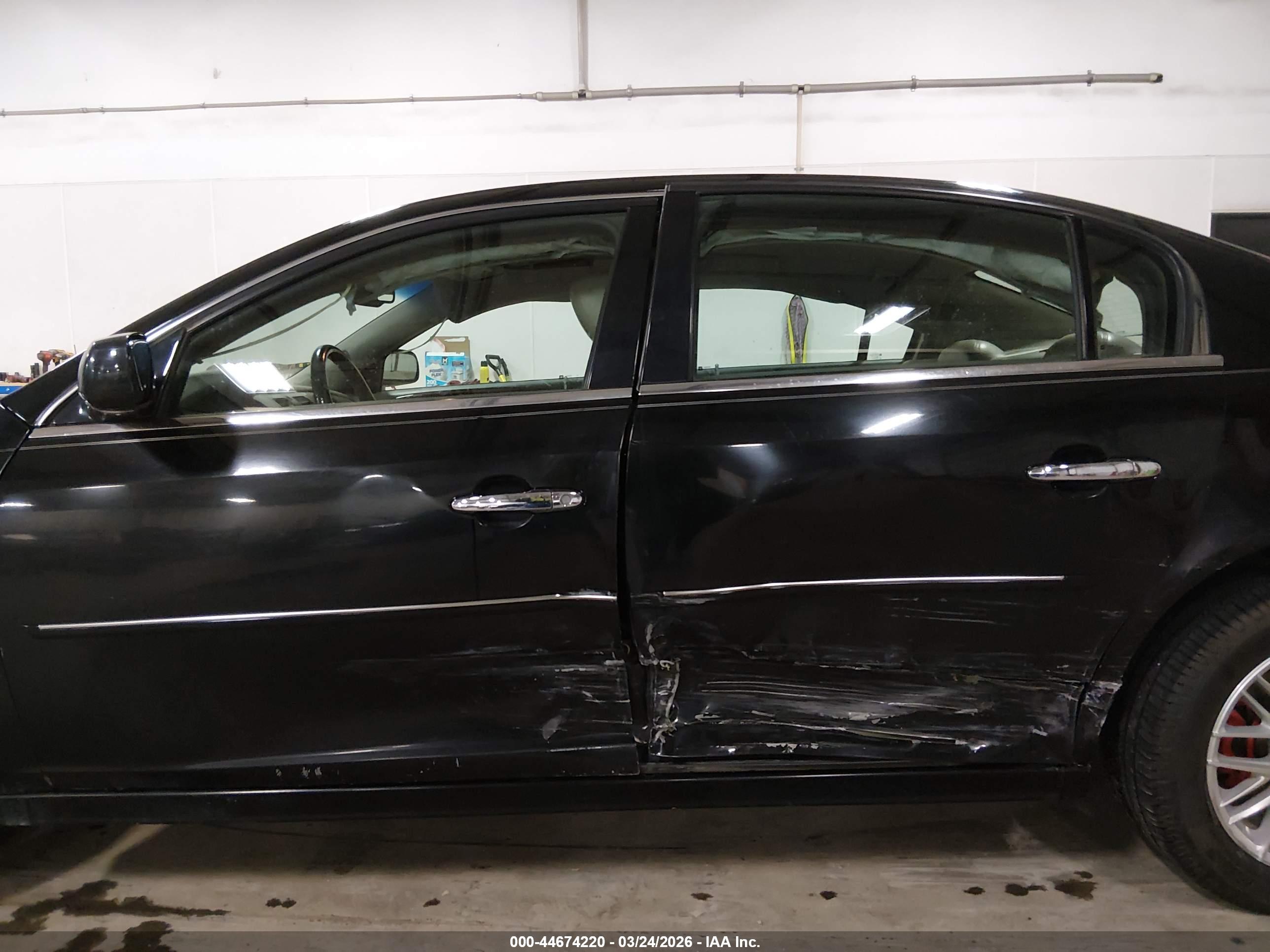 BUICK LUCERNE image 6