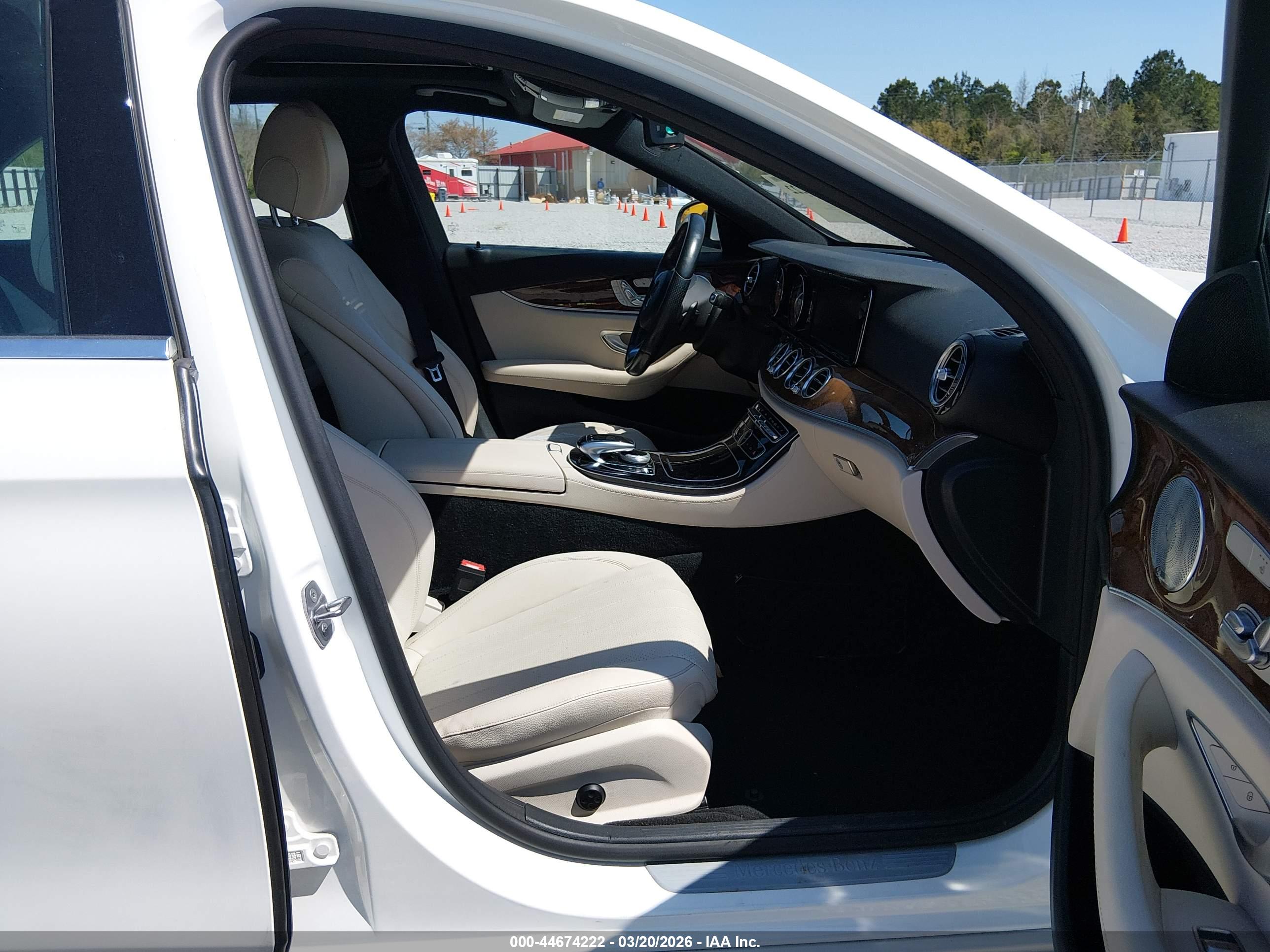 MERCEDES-BENZ E image 5