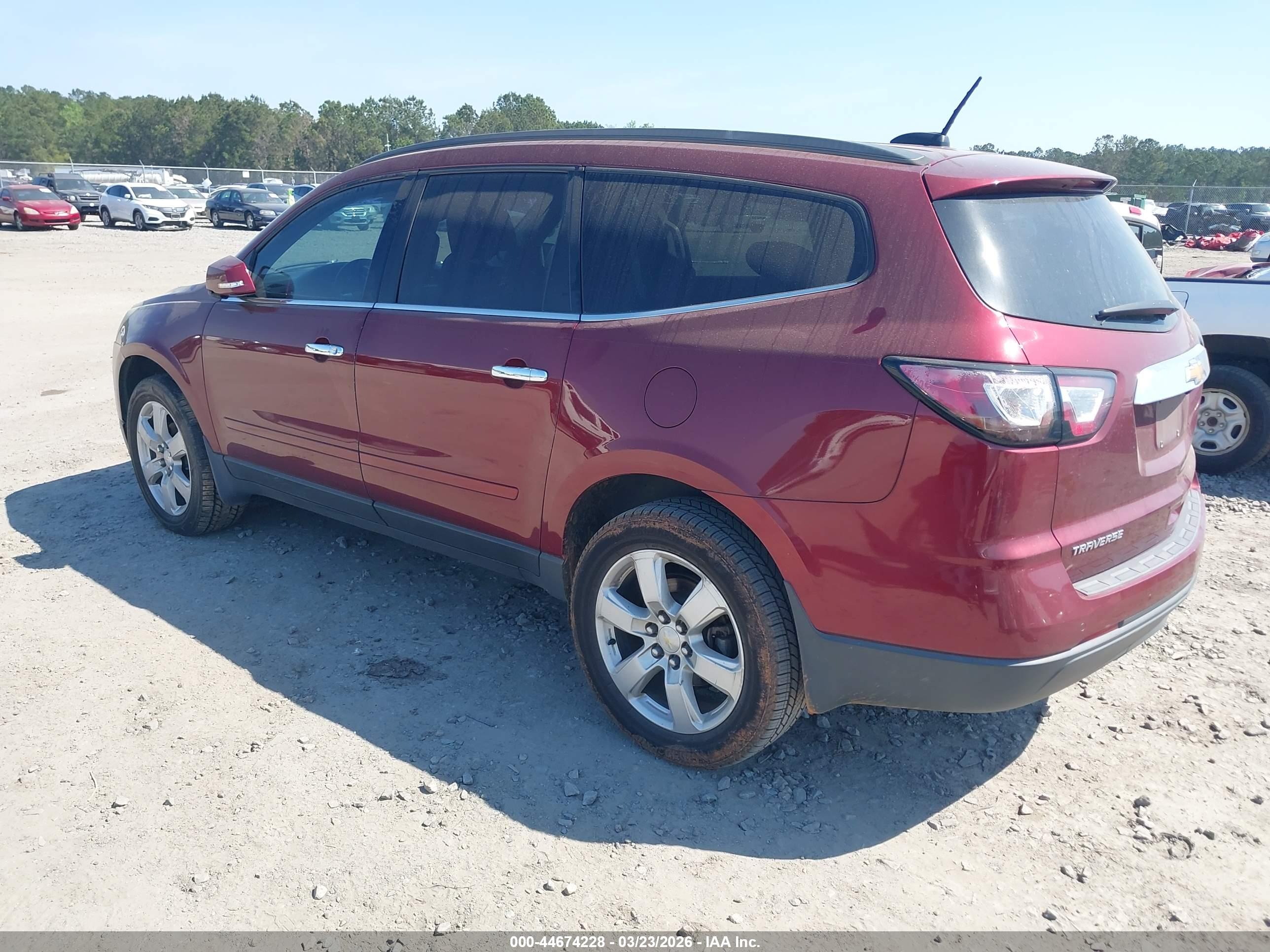 CHEVROLET TRAVERSE image 3