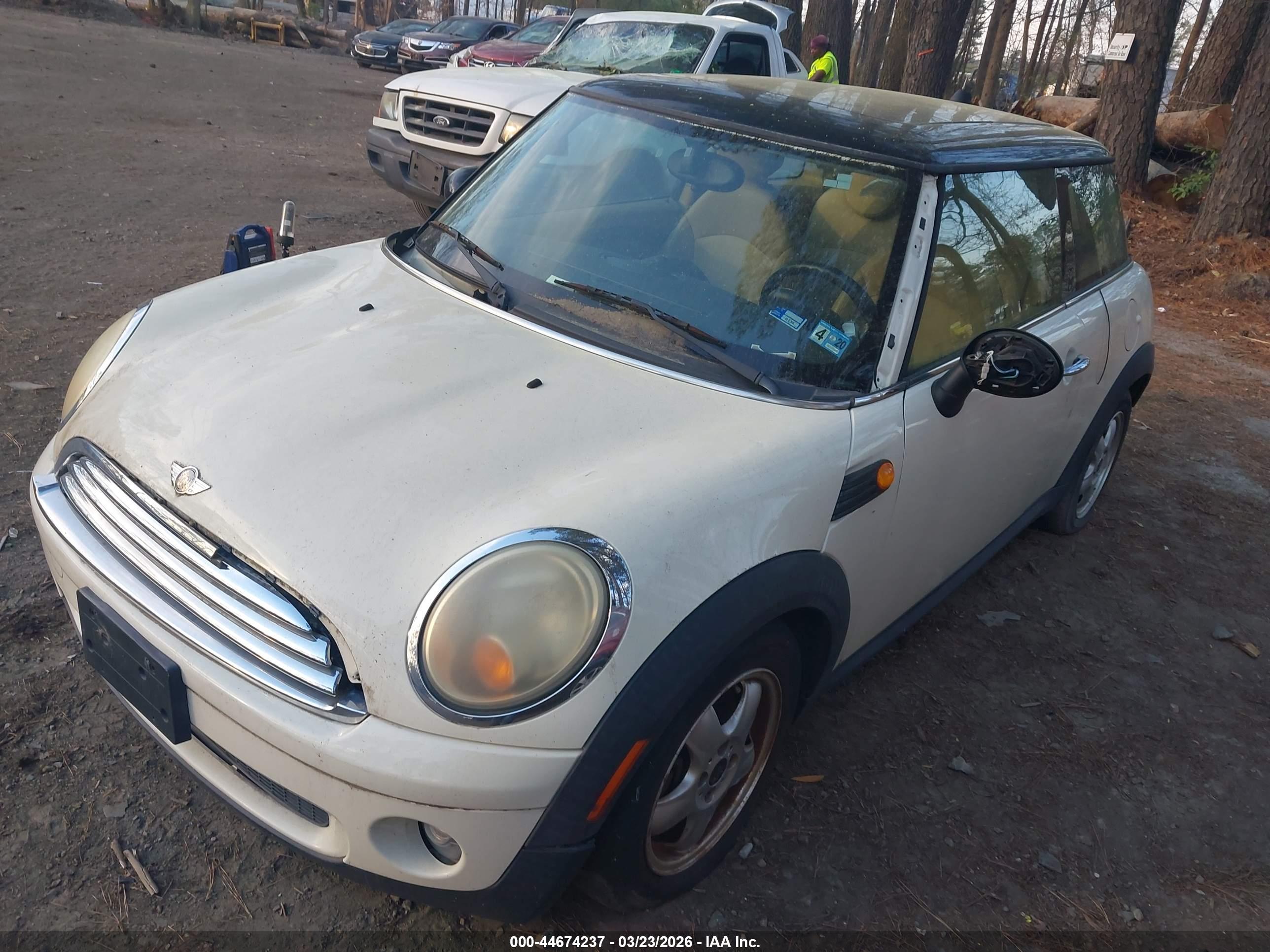 MINI COOPER image 2