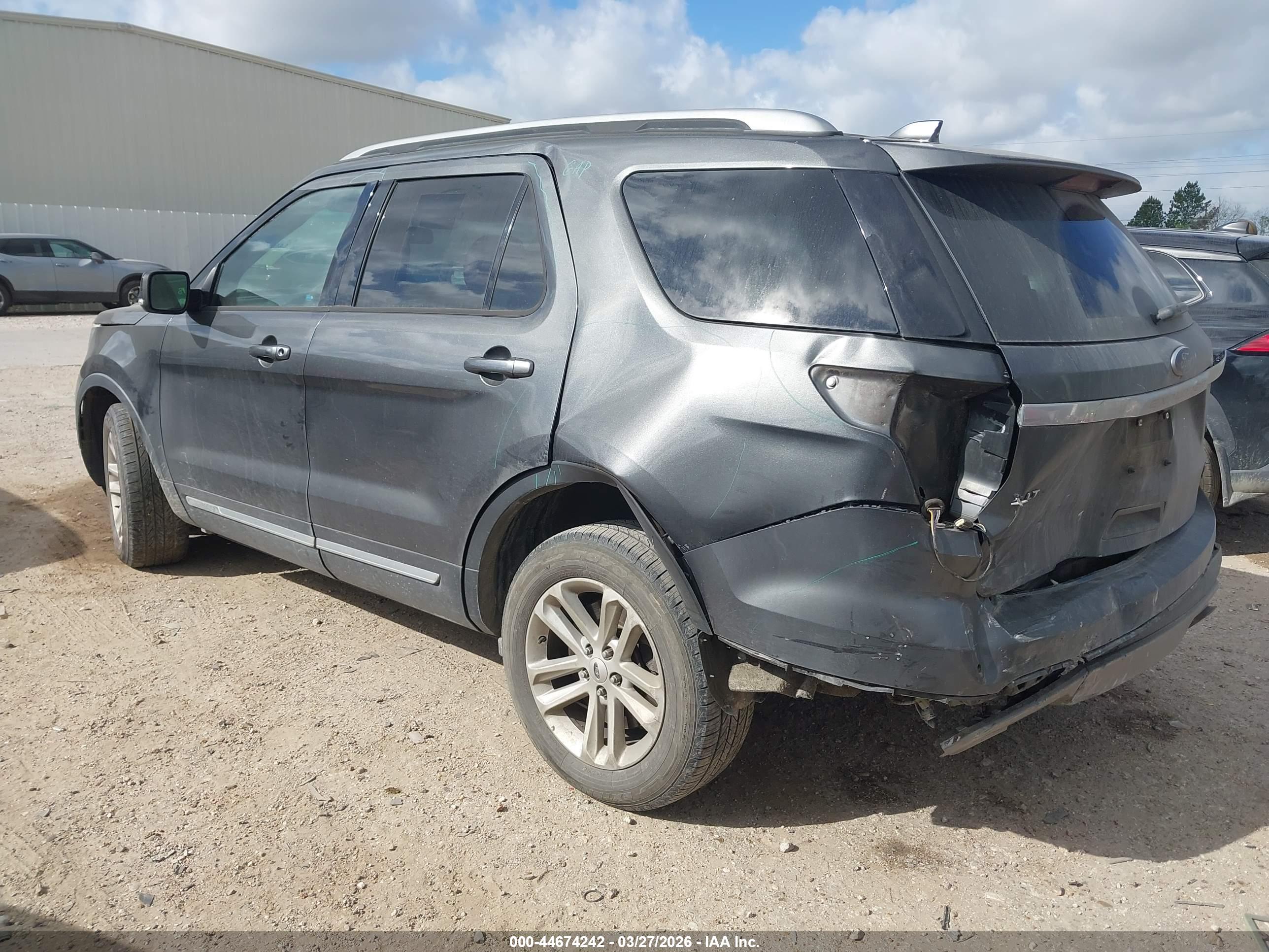 FORD EXPLORER image 3