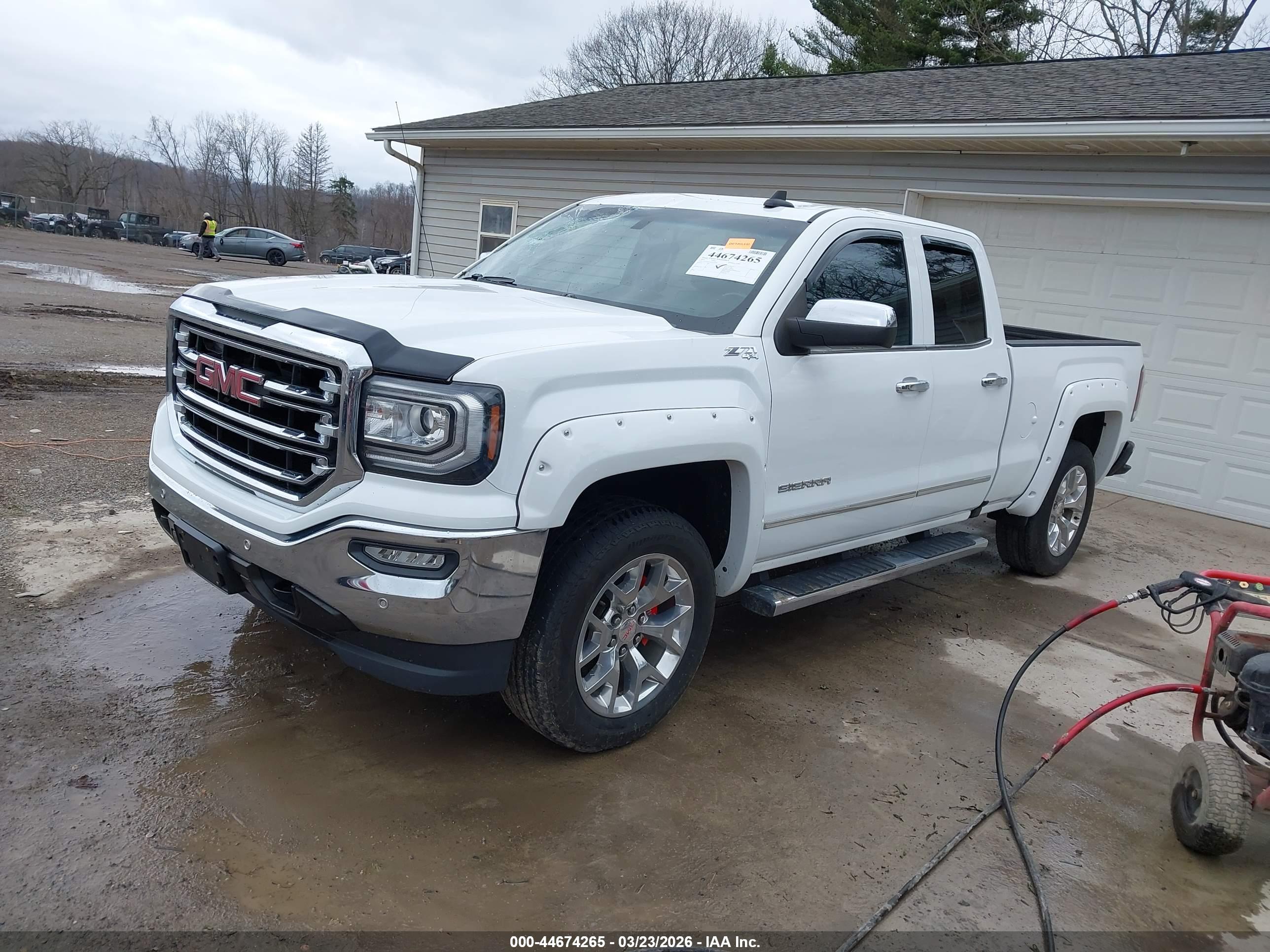 GMC SIERRA image 2