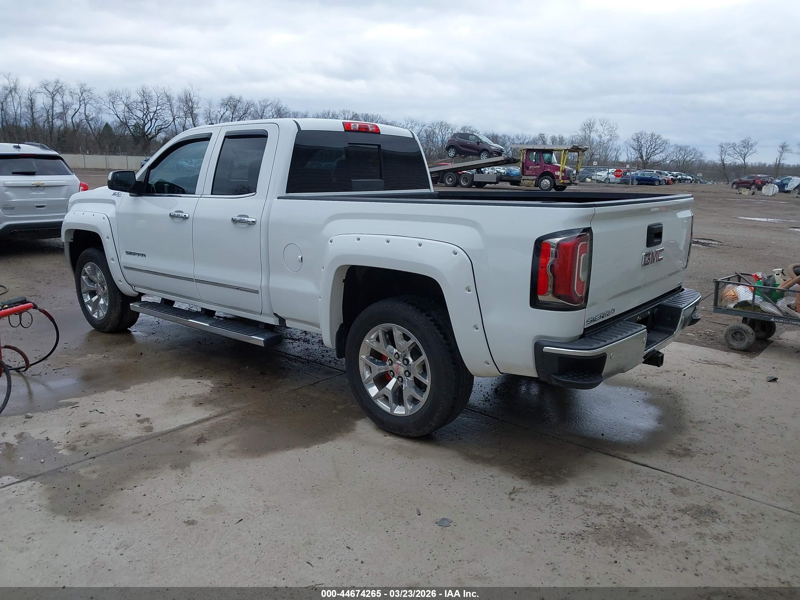 GMC SIERRA image 3