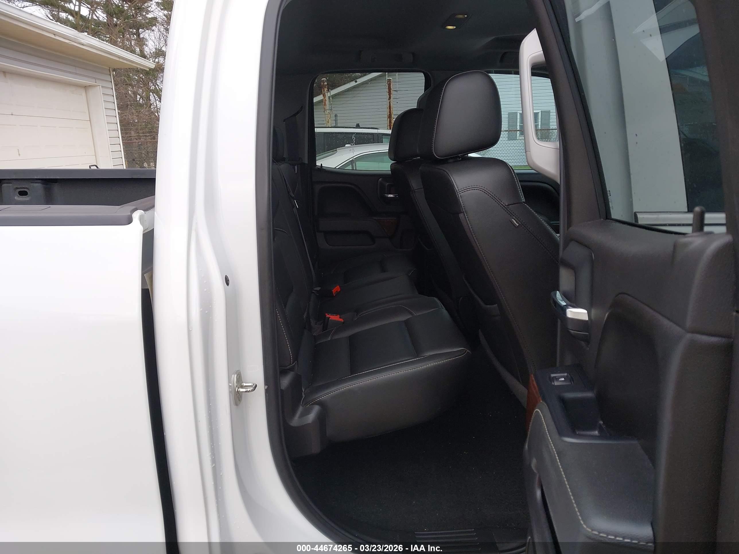 GMC SIERRA image 8