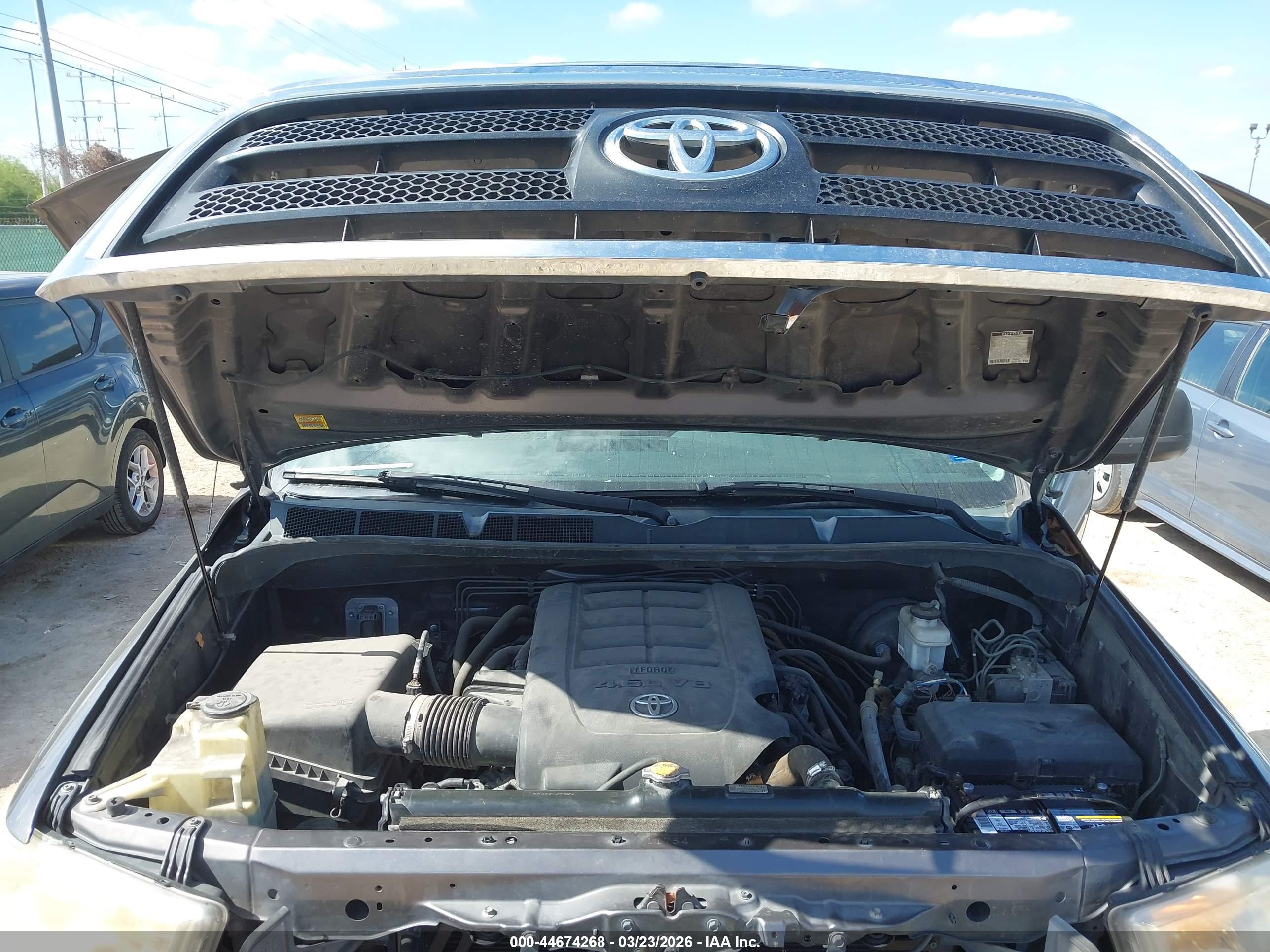 TOYOTA TUNDRA image 10