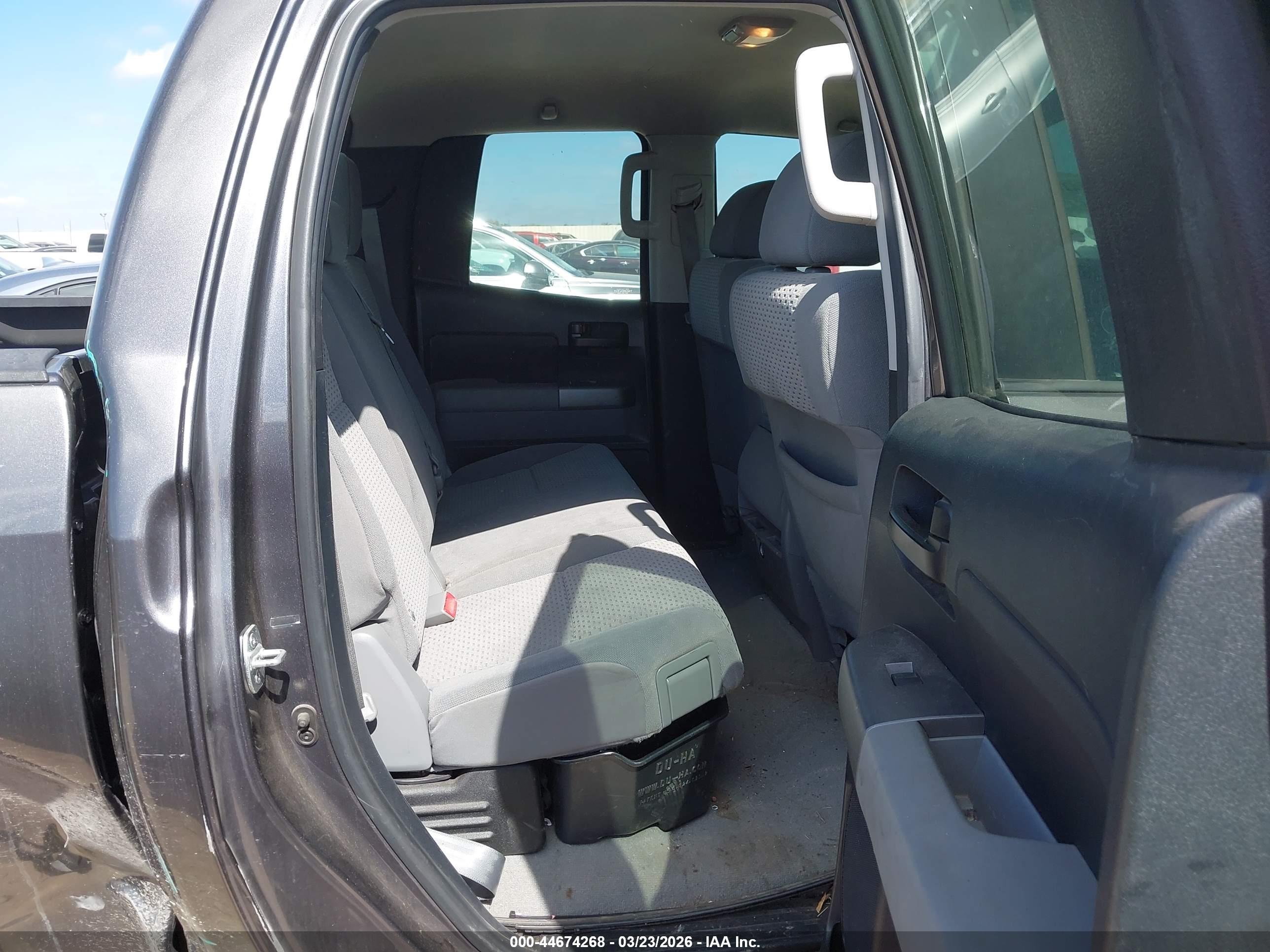 TOYOTA TUNDRA image 8