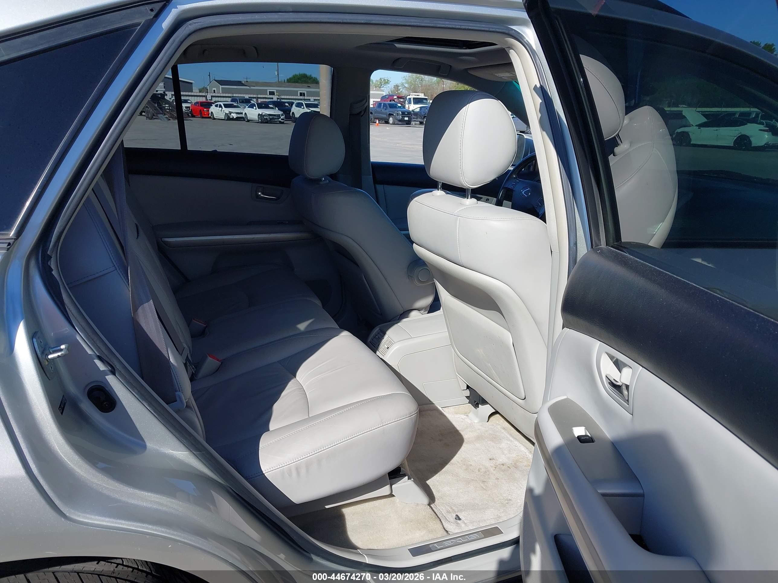 LEXUS RX image 8