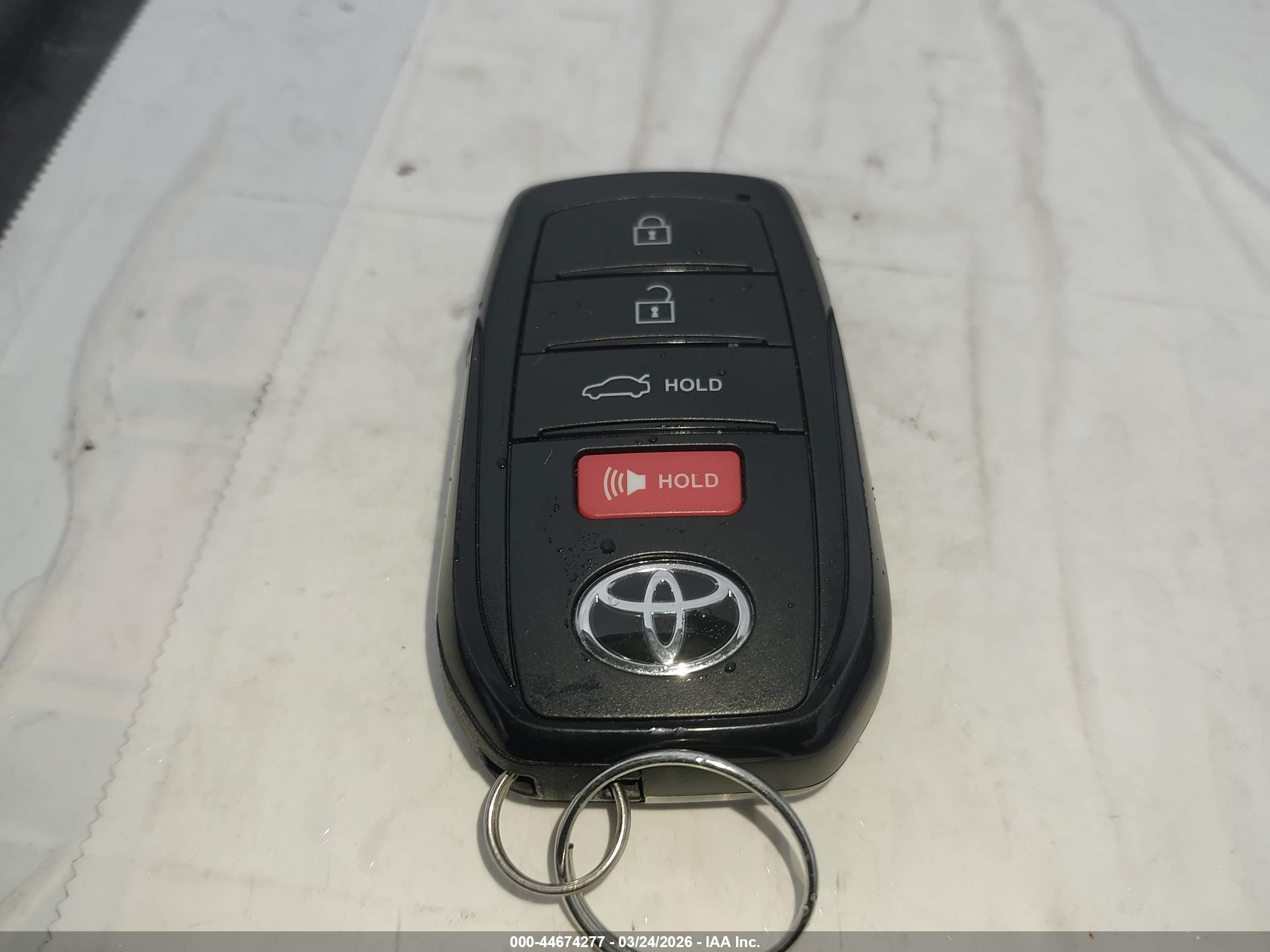 TOYOTA CAMRY image 11