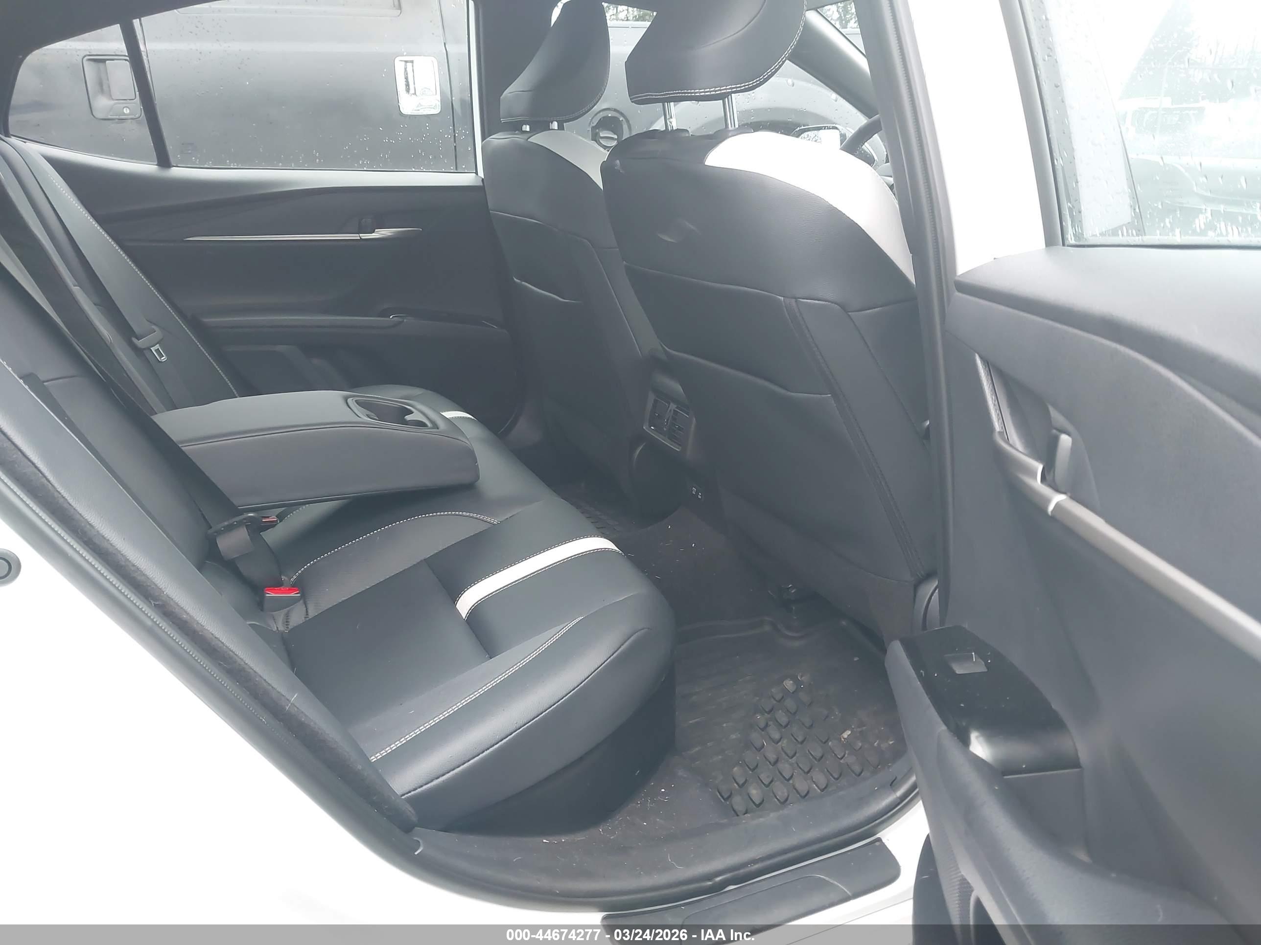 TOYOTA CAMRY image 8