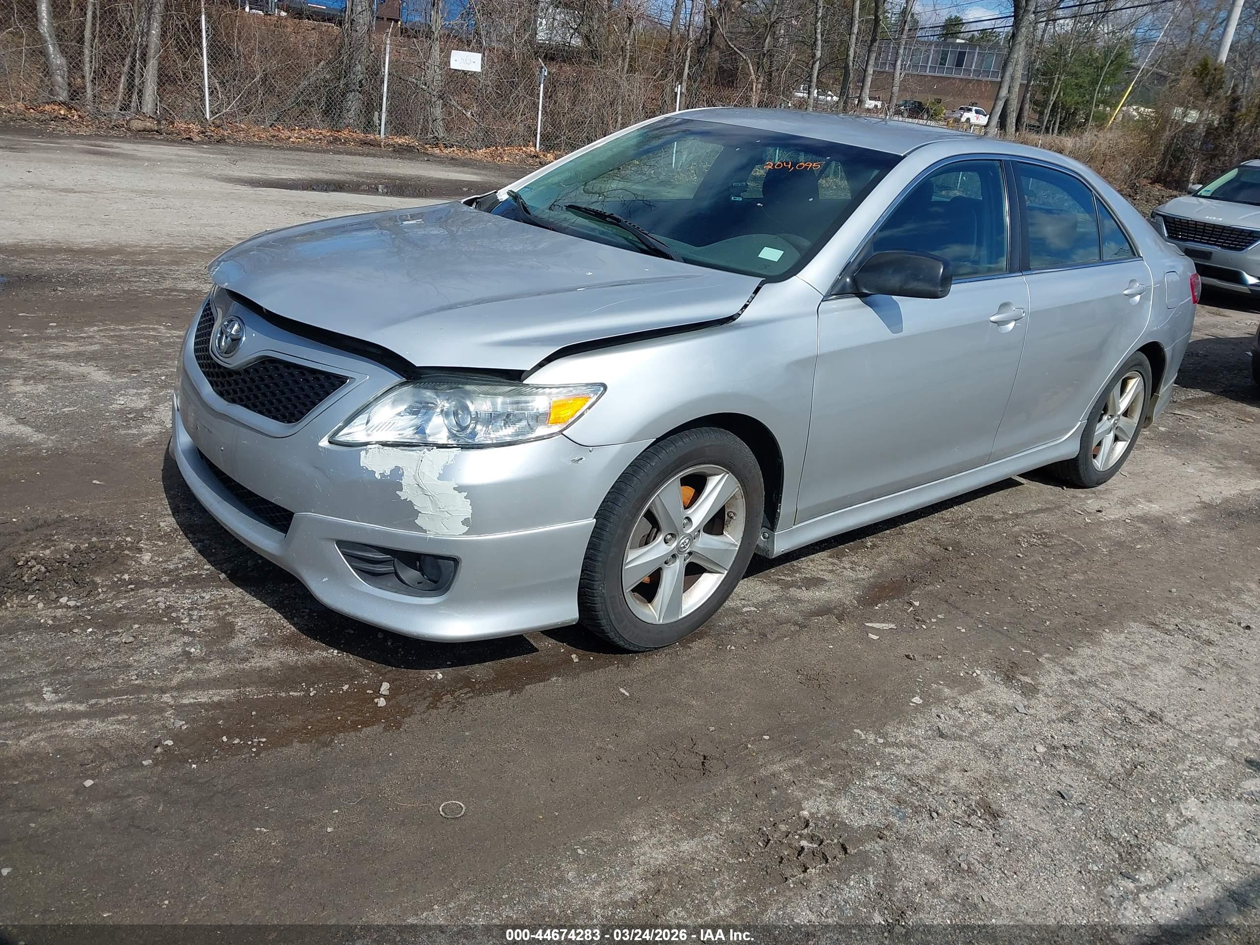 TOYOTA CAMRY image 2