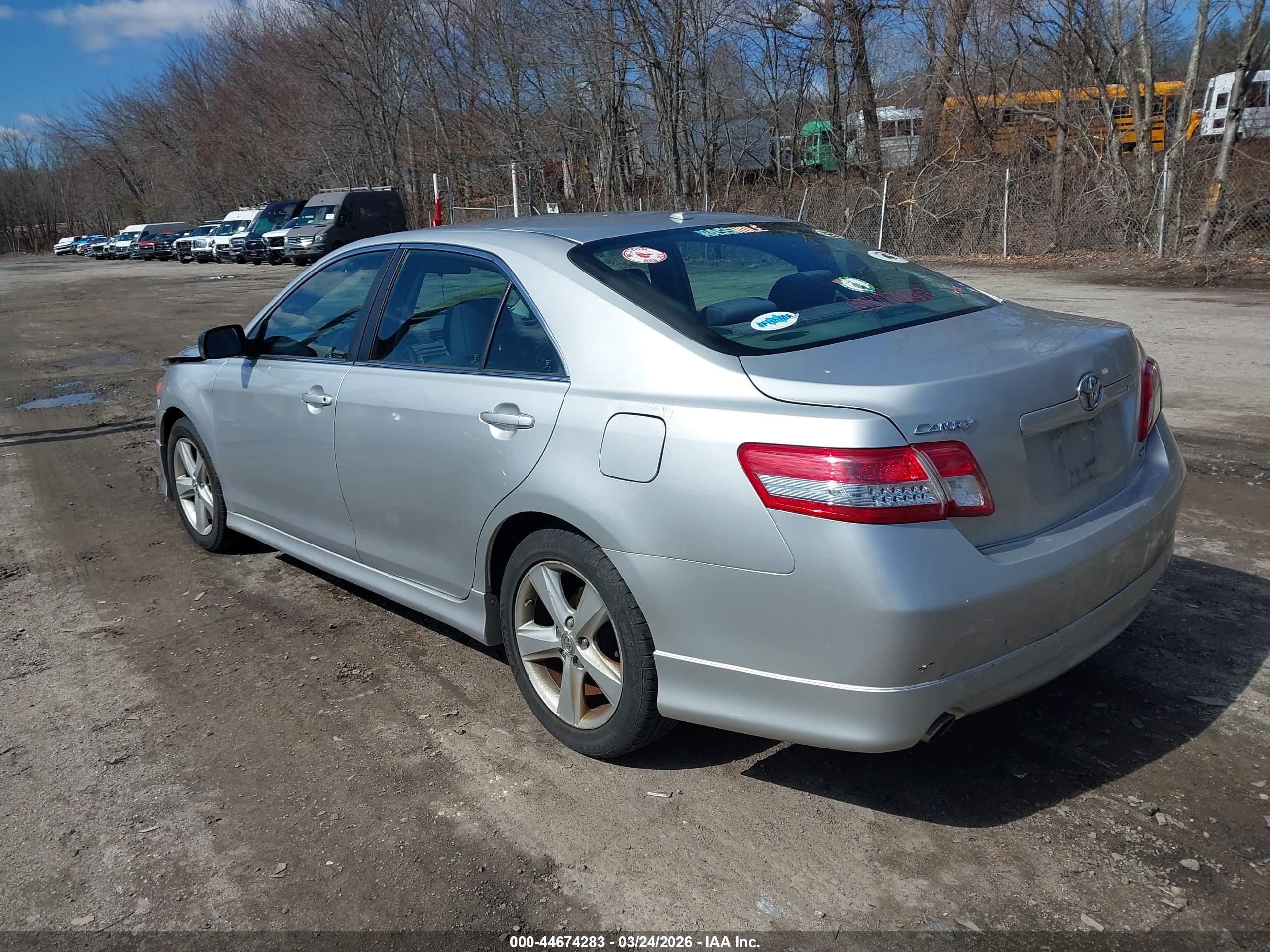TOYOTA CAMRY image 3