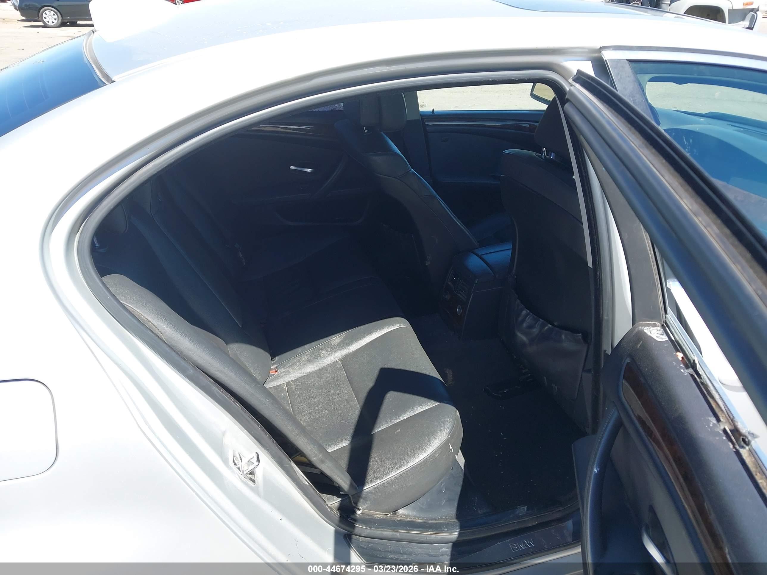 BMW 528I image 8
