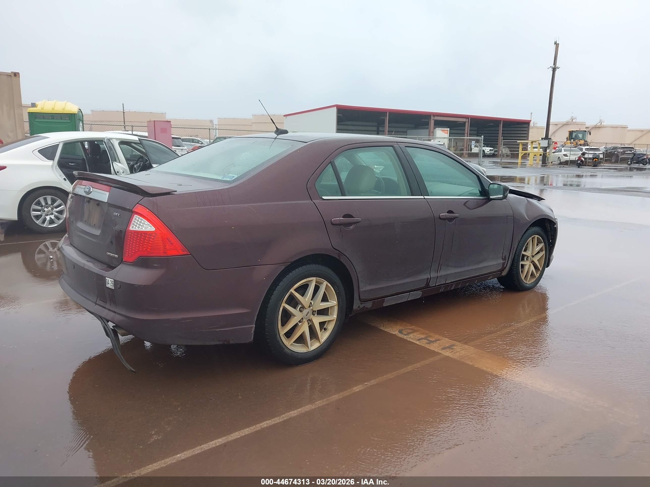 FORD FUSION image 4