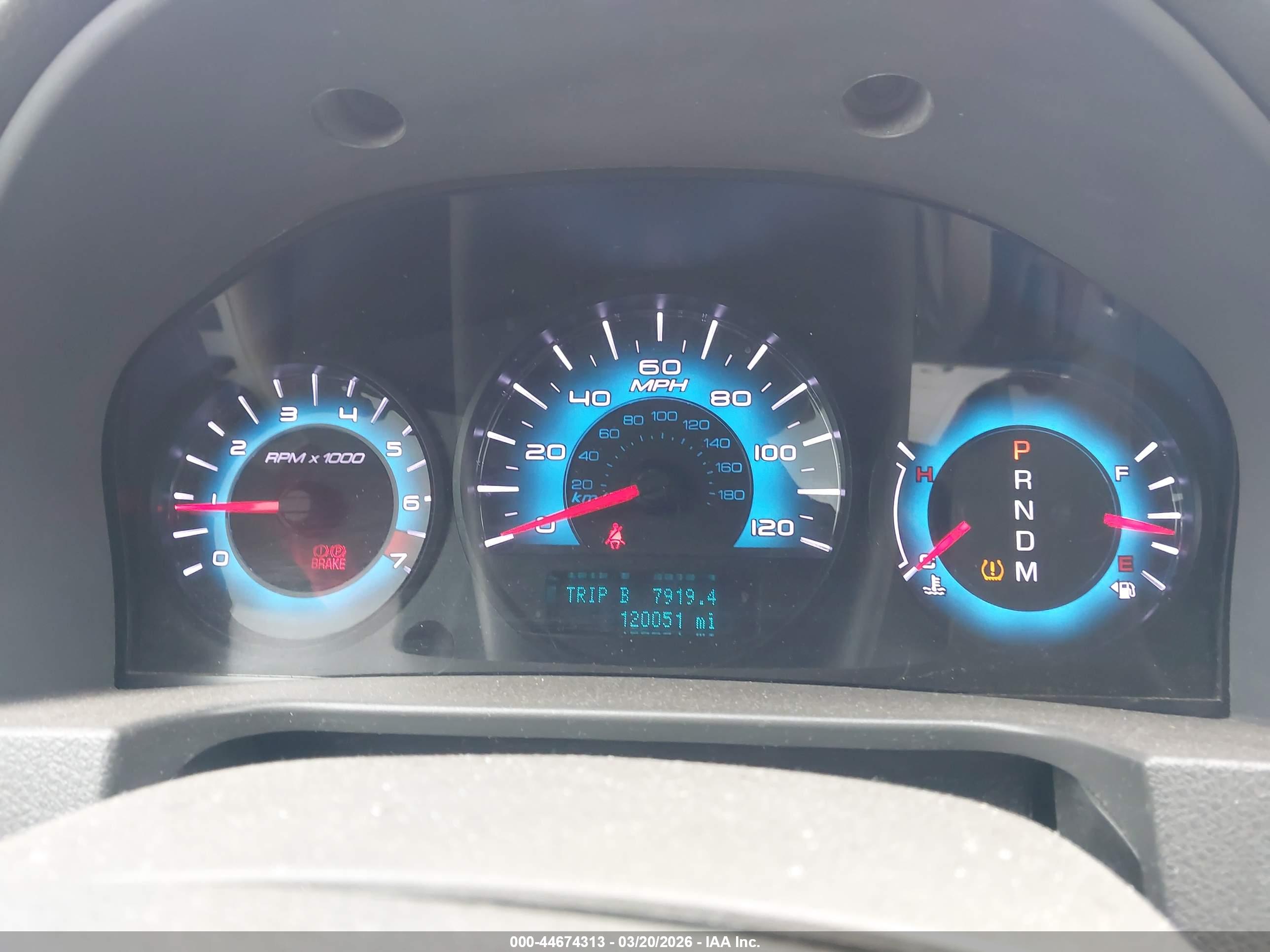 FORD FUSION image 7