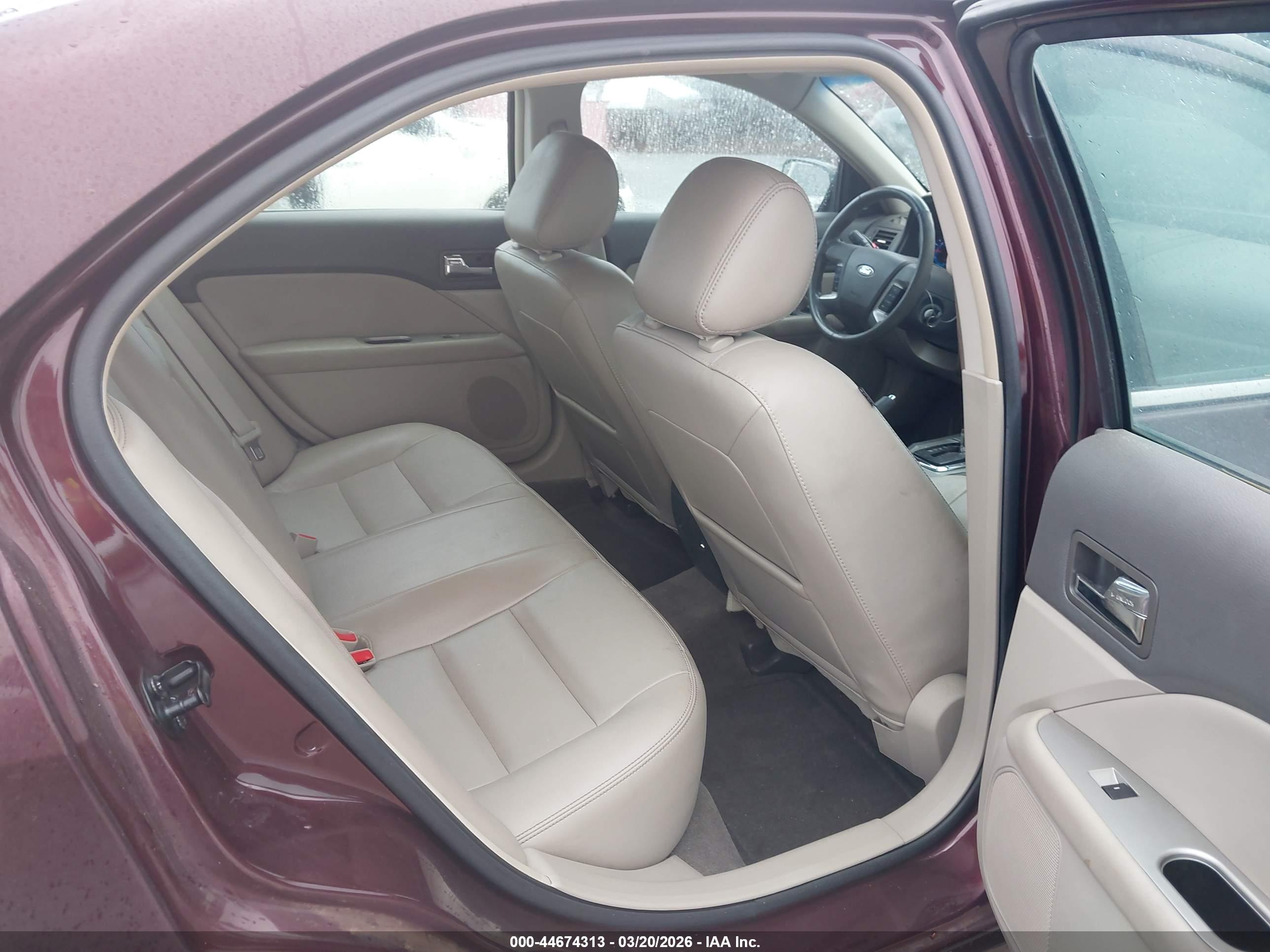 FORD FUSION image 8
